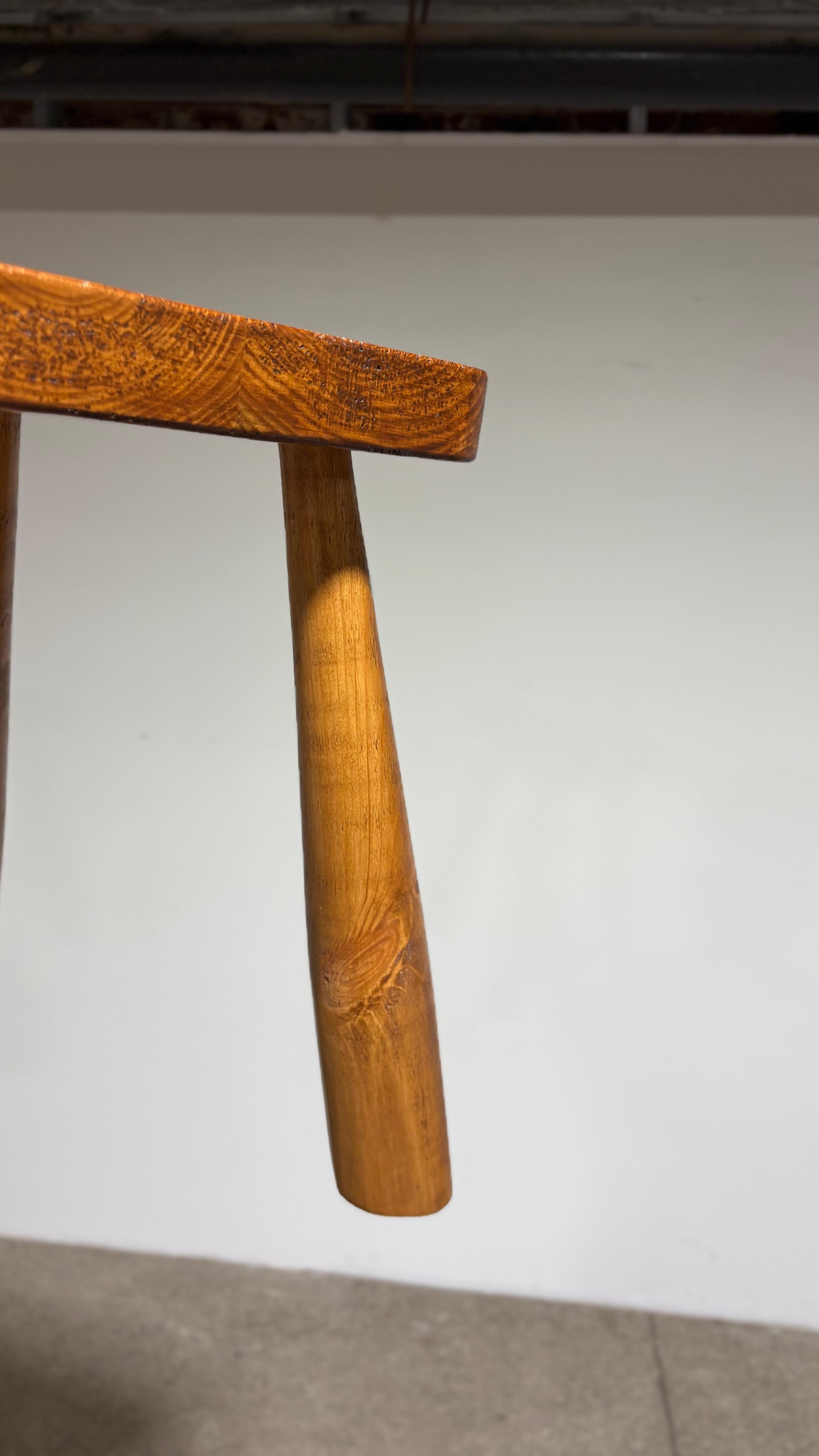 Tabouret de traite de style primitif français Bon état - En vente à Philadelphia, PA