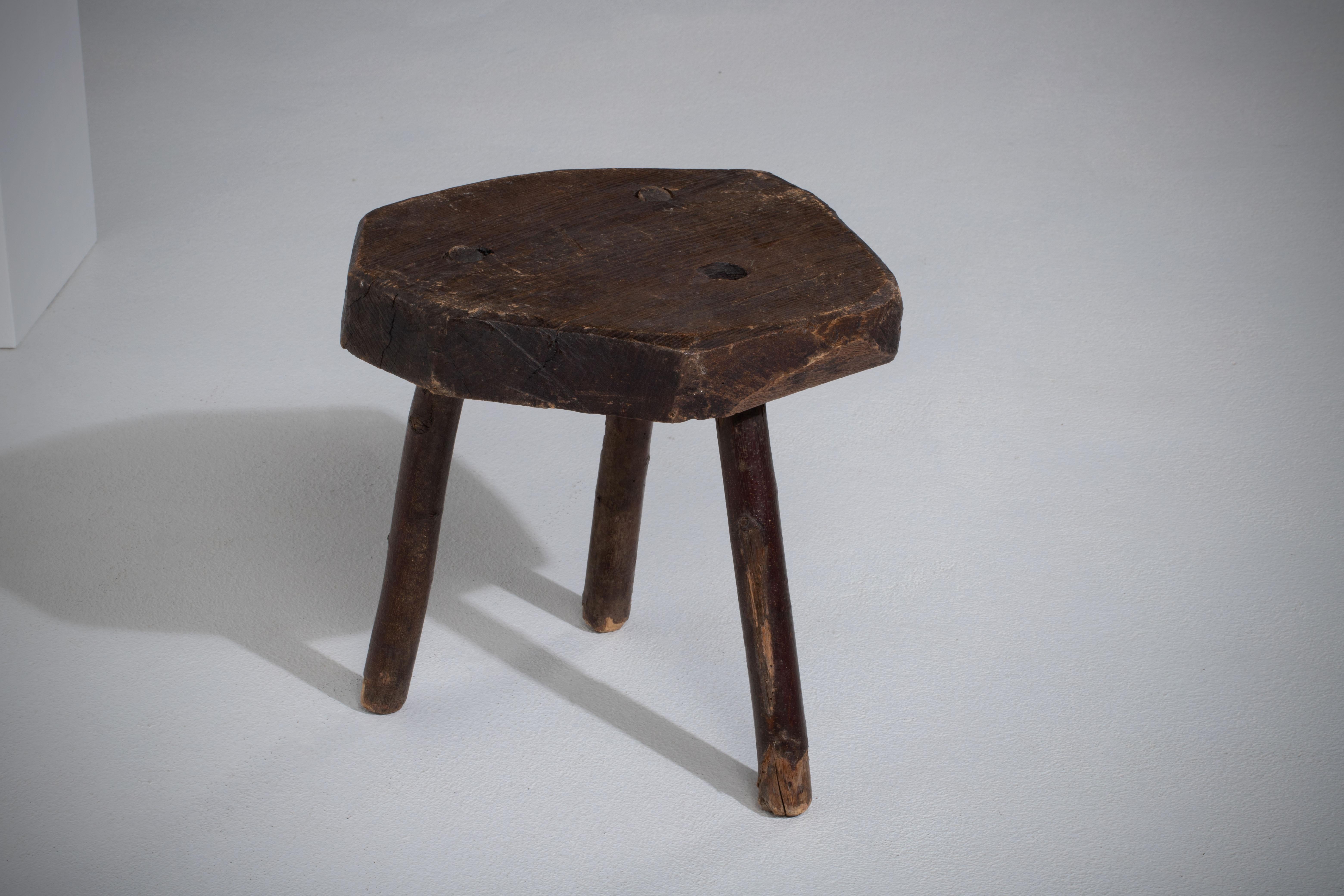 French Primitive Tripod Stool, 1950s In Good Condition For Sale In Wiesbaden, DE