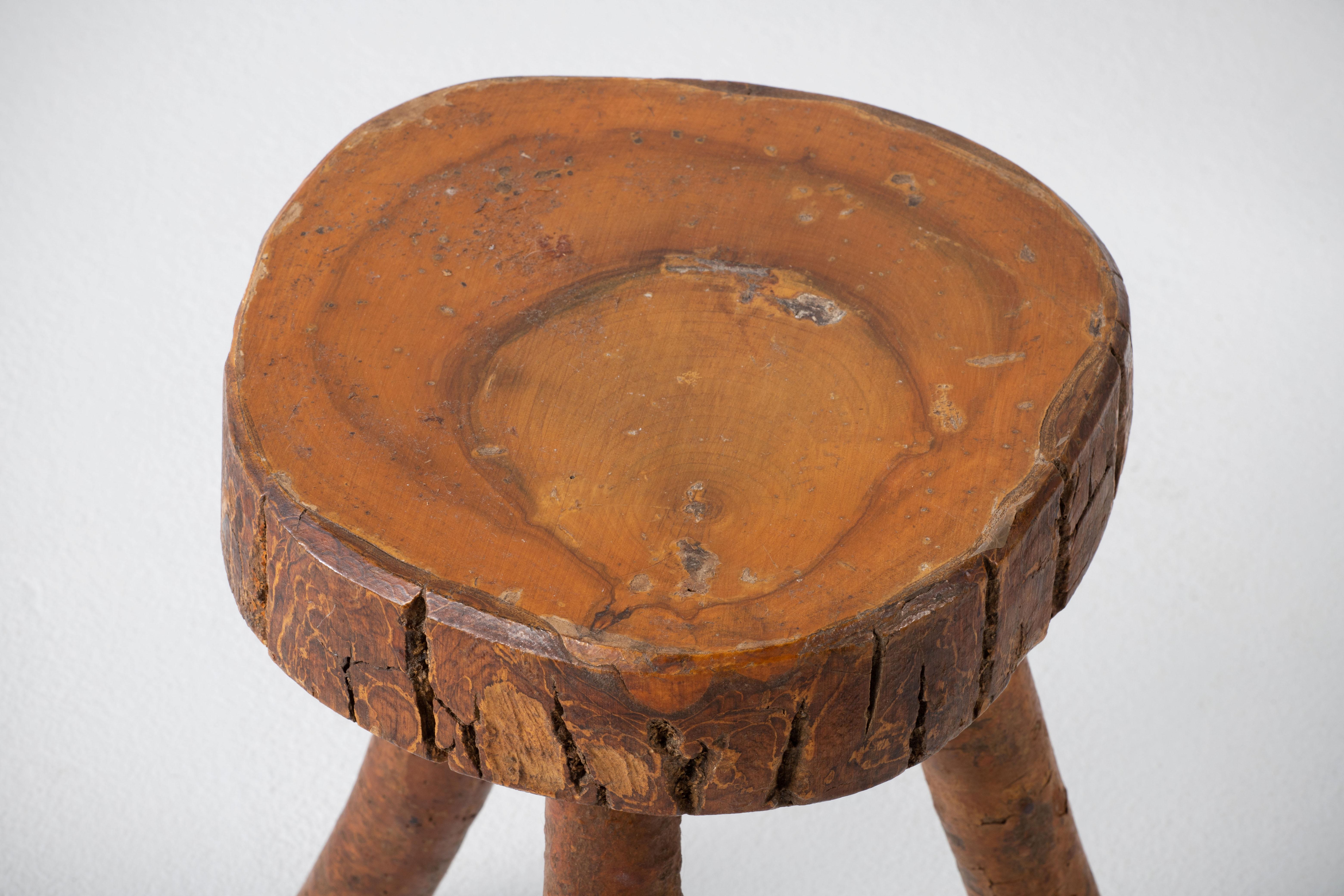 Fantastic wood stool from France. Made in the 1960s, no hardware. Lovely primitive look.
Good vintage condition.