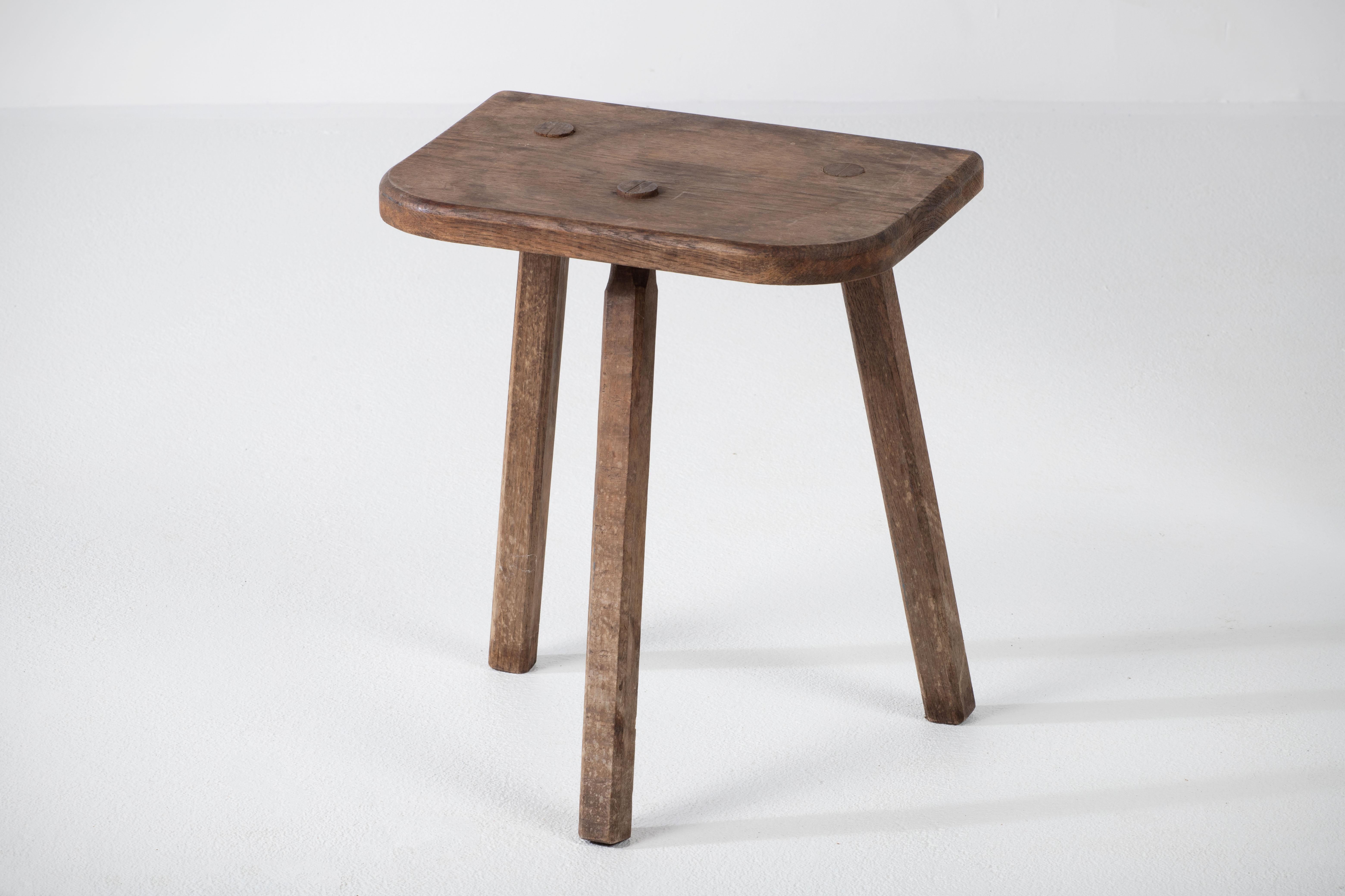 French Primitive Tripod Stool In Good Condition For Sale In Wiesbaden, DE