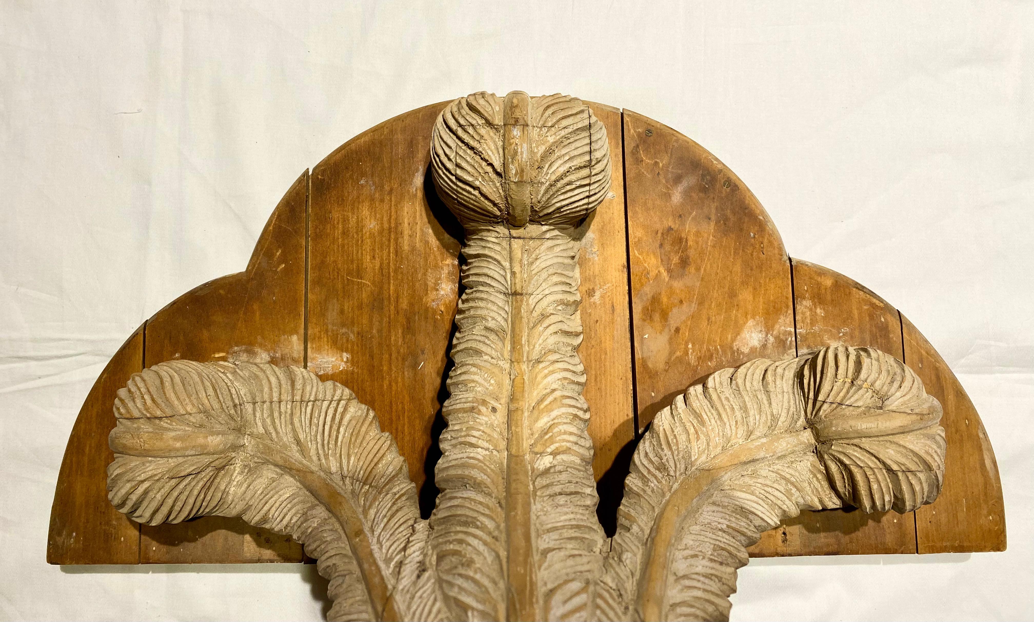 Mid-Century Modern French Prince of Wales Feather Bracket, Style of Maison Jansen For Sale