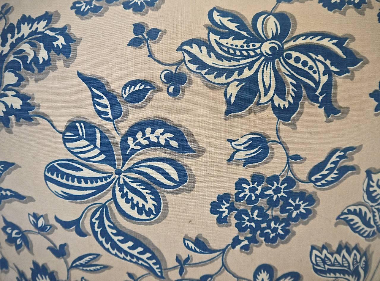 French Printed Cotton Blue and White Floral Pillow, circa 1930s For Sale 2