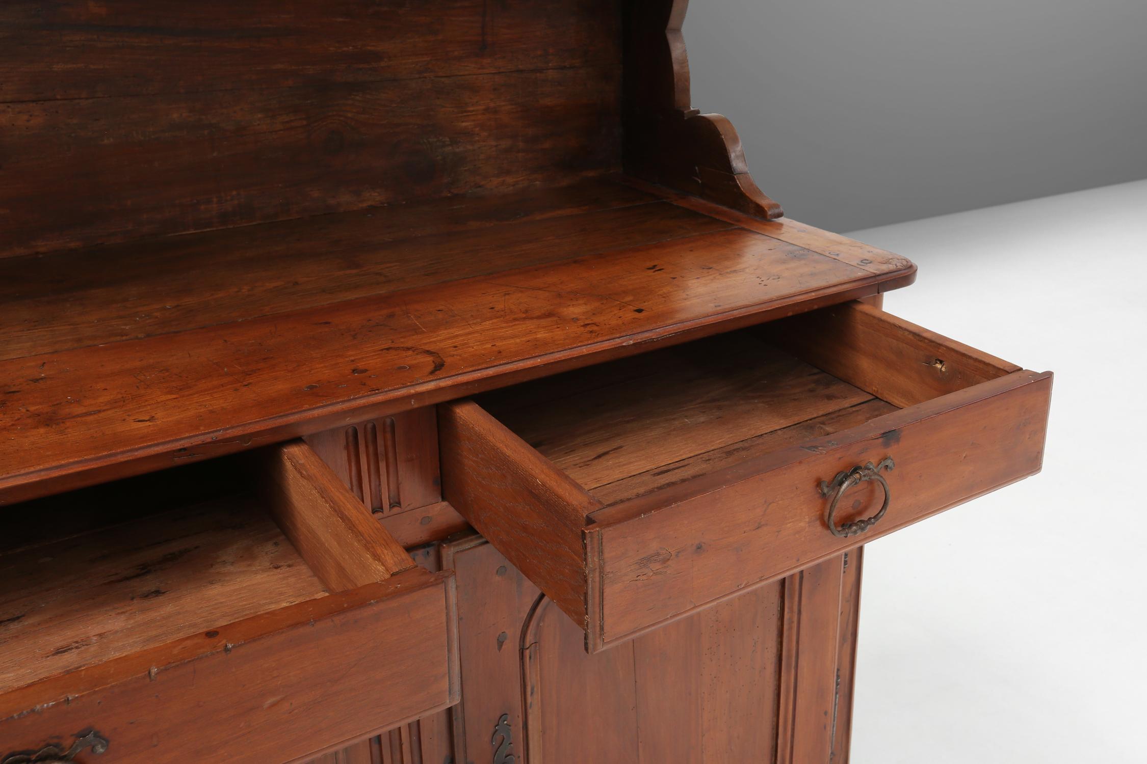 Credenza francese provenzale del XIX secolo In condizioni buone in vendita a Meulebeke, BE