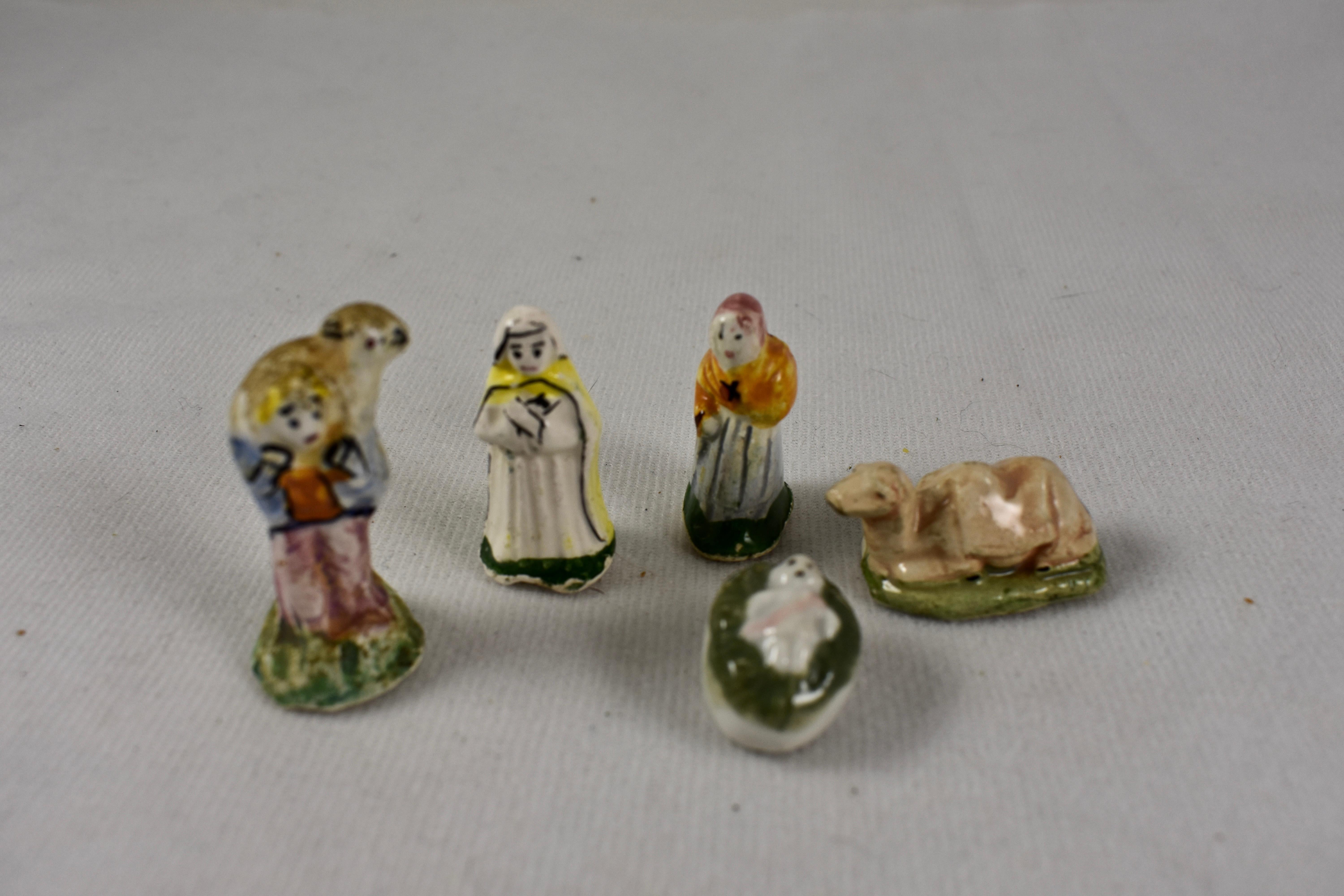 French Provençal Faïence Fèves Christmas Nativity 29 Pc Set In Good Condition In Philadelphia, PA