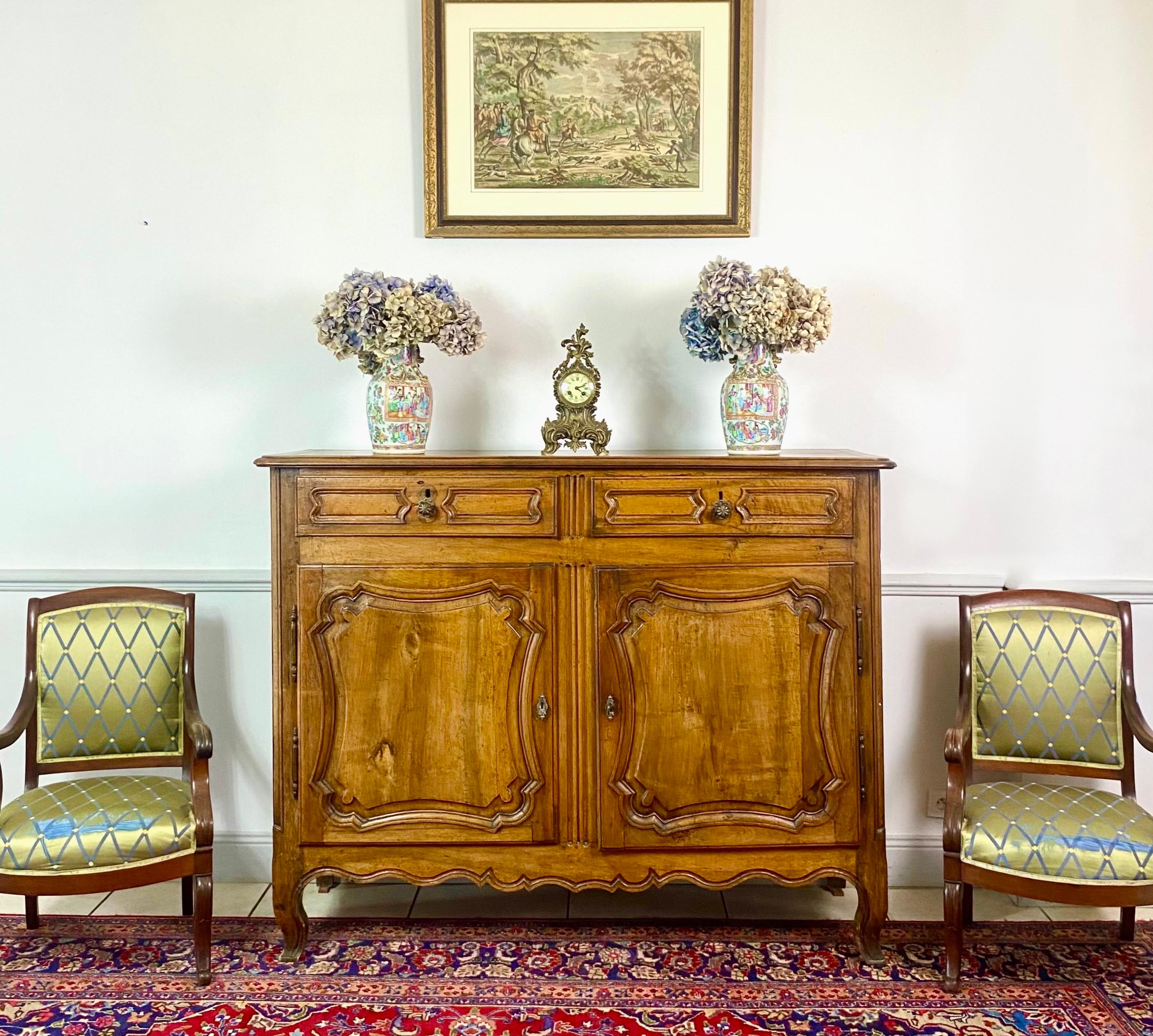 French Provençal sideboard in walnut - Louis XV Period - 18th century - France For Sale 7