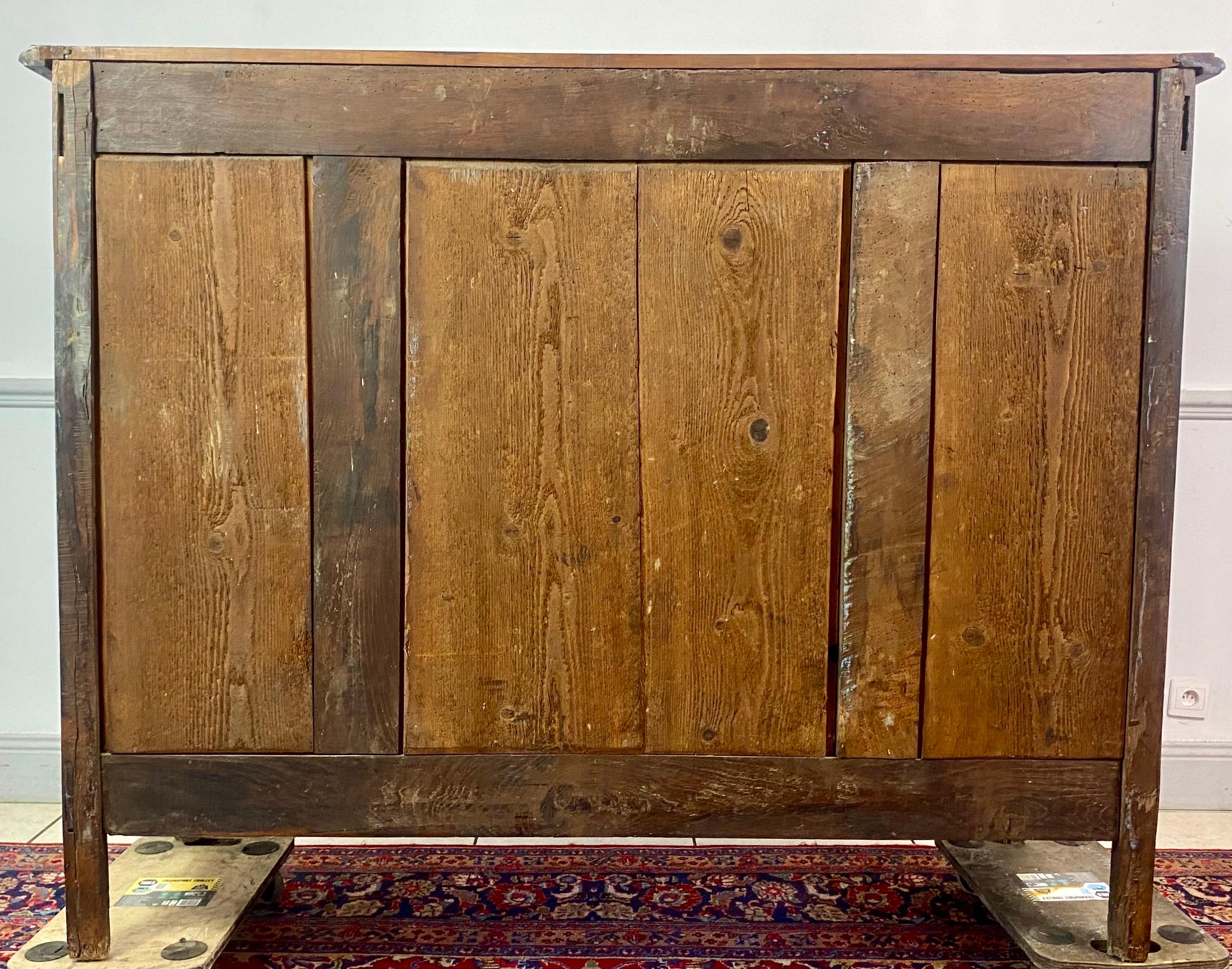 French Provençal sideboard in walnut - Louis XV Period - 18th century - France For Sale 8