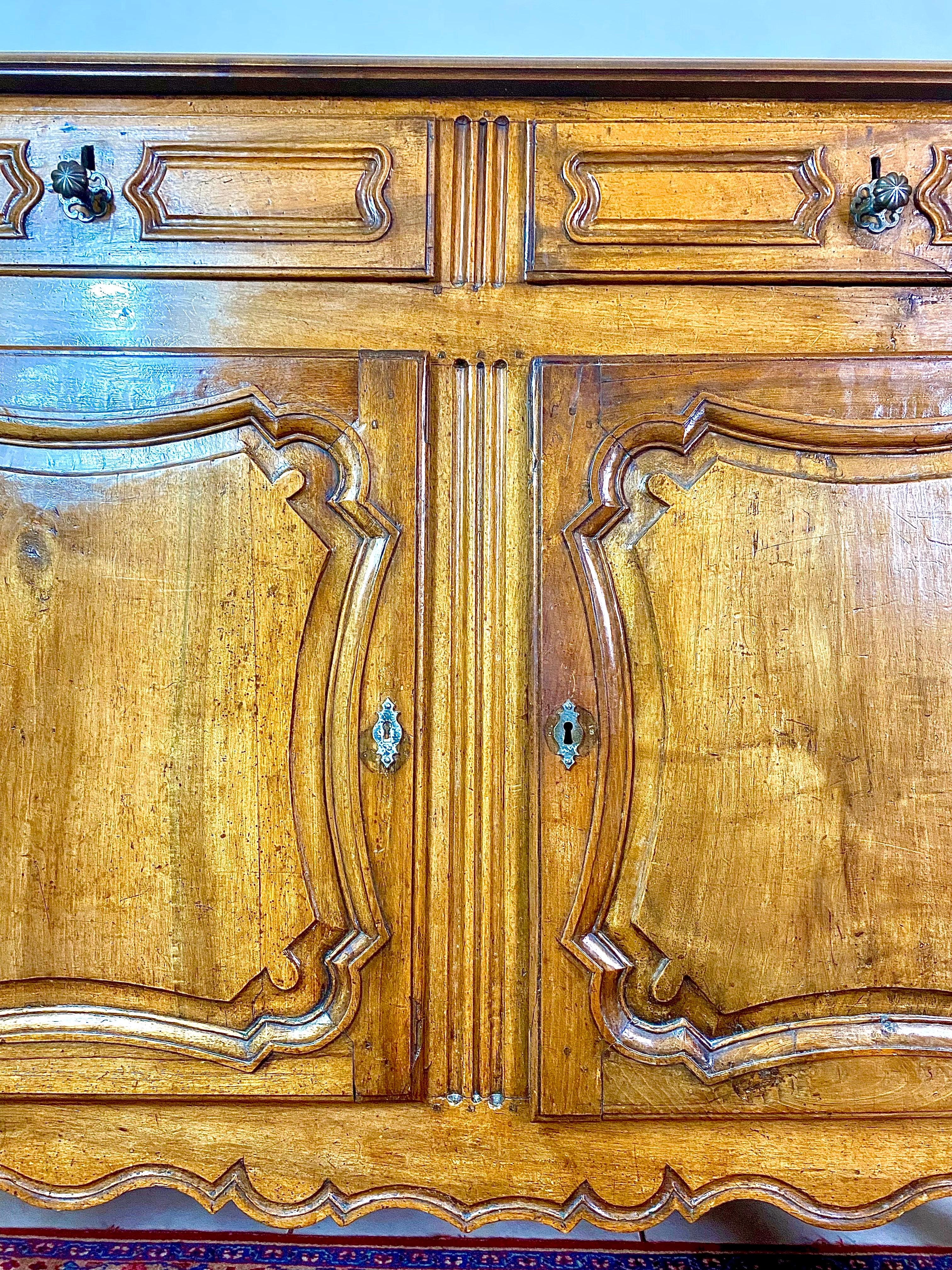 Wood French Provençal sideboard in walnut - Louis XV Period - 18th century - France For Sale