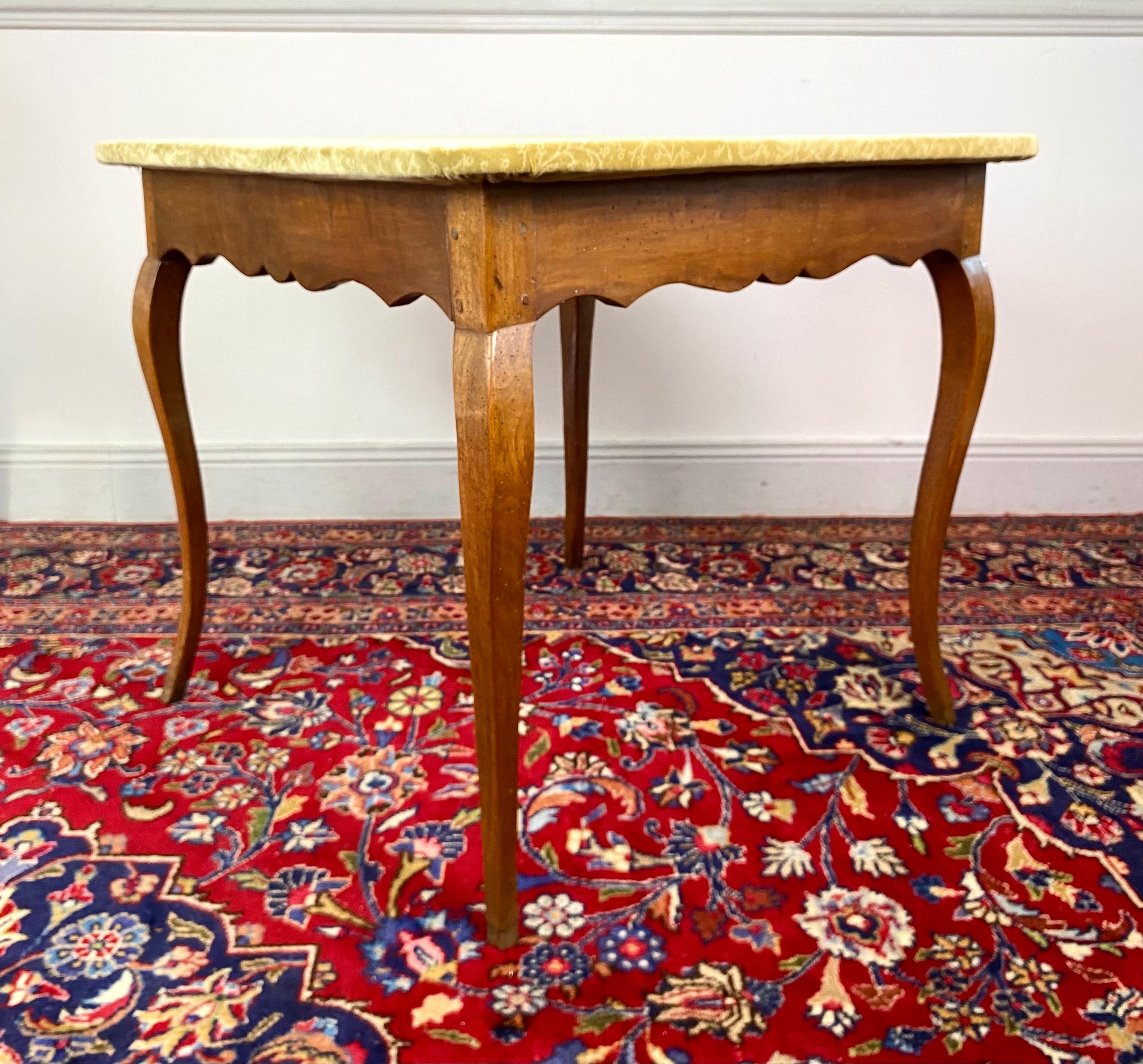 French Provençal table / small desk / game table- Louis XV period - France XVIII For Sale 5