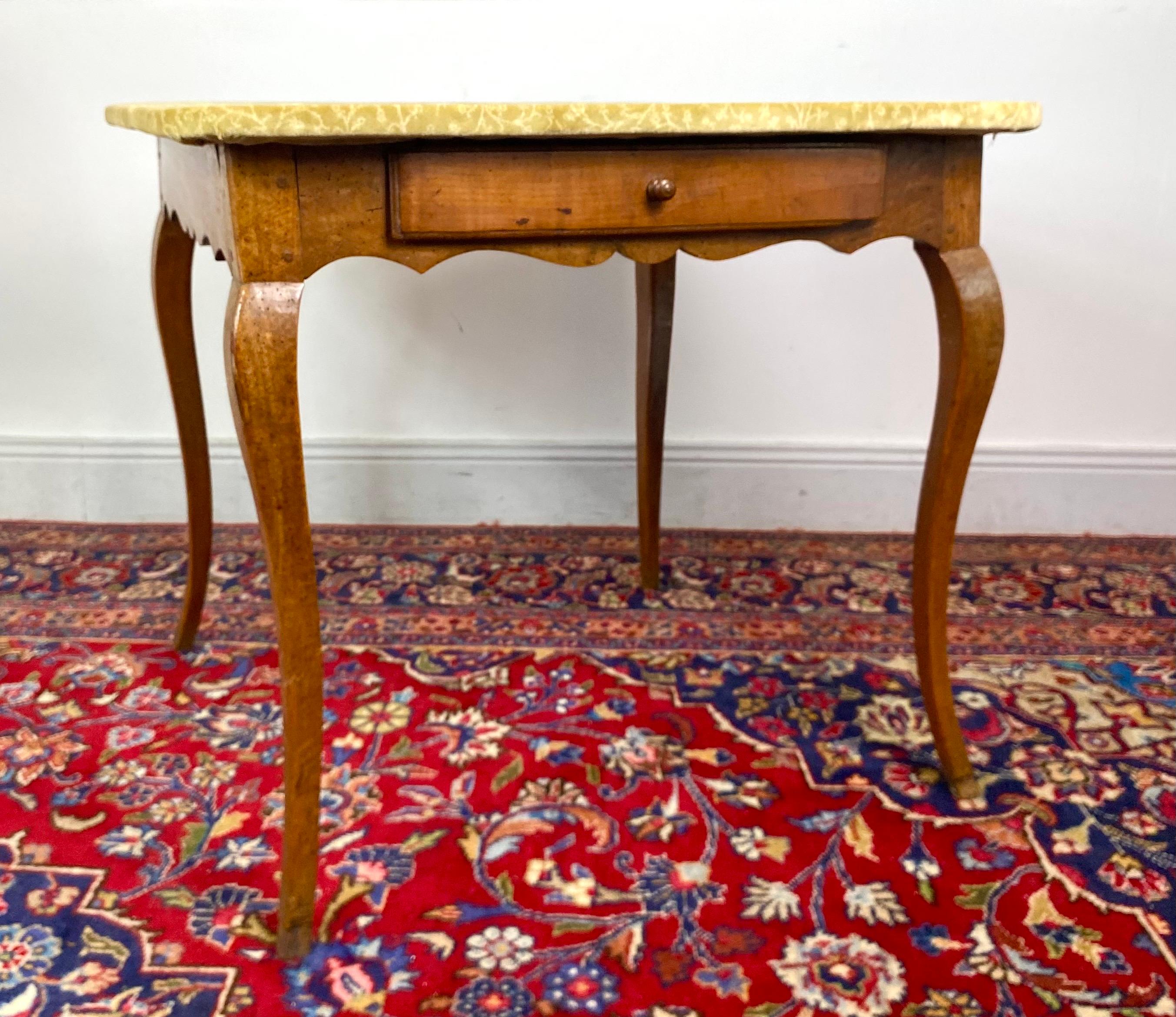 Französischer provenzalischer Tisch / kleiner Schreibtisch / Spieltisch- Louis XV Periode - Frankreich XVIII im Angebot 5