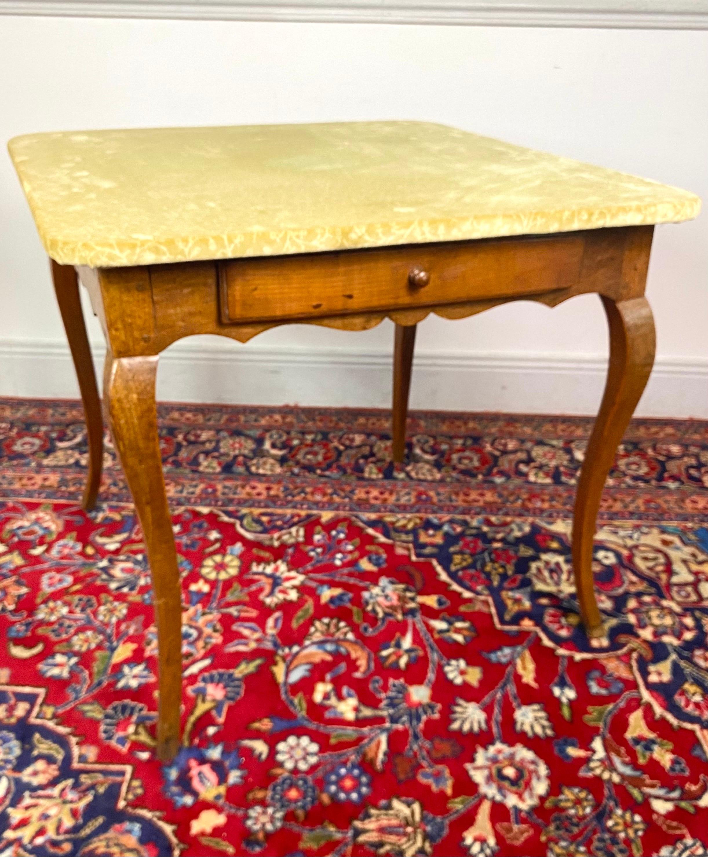 Französischer provenzalischer Tisch / kleiner Schreibtisch / Spieltisch- Louis XV Periode - Frankreich XVIII im Angebot 6