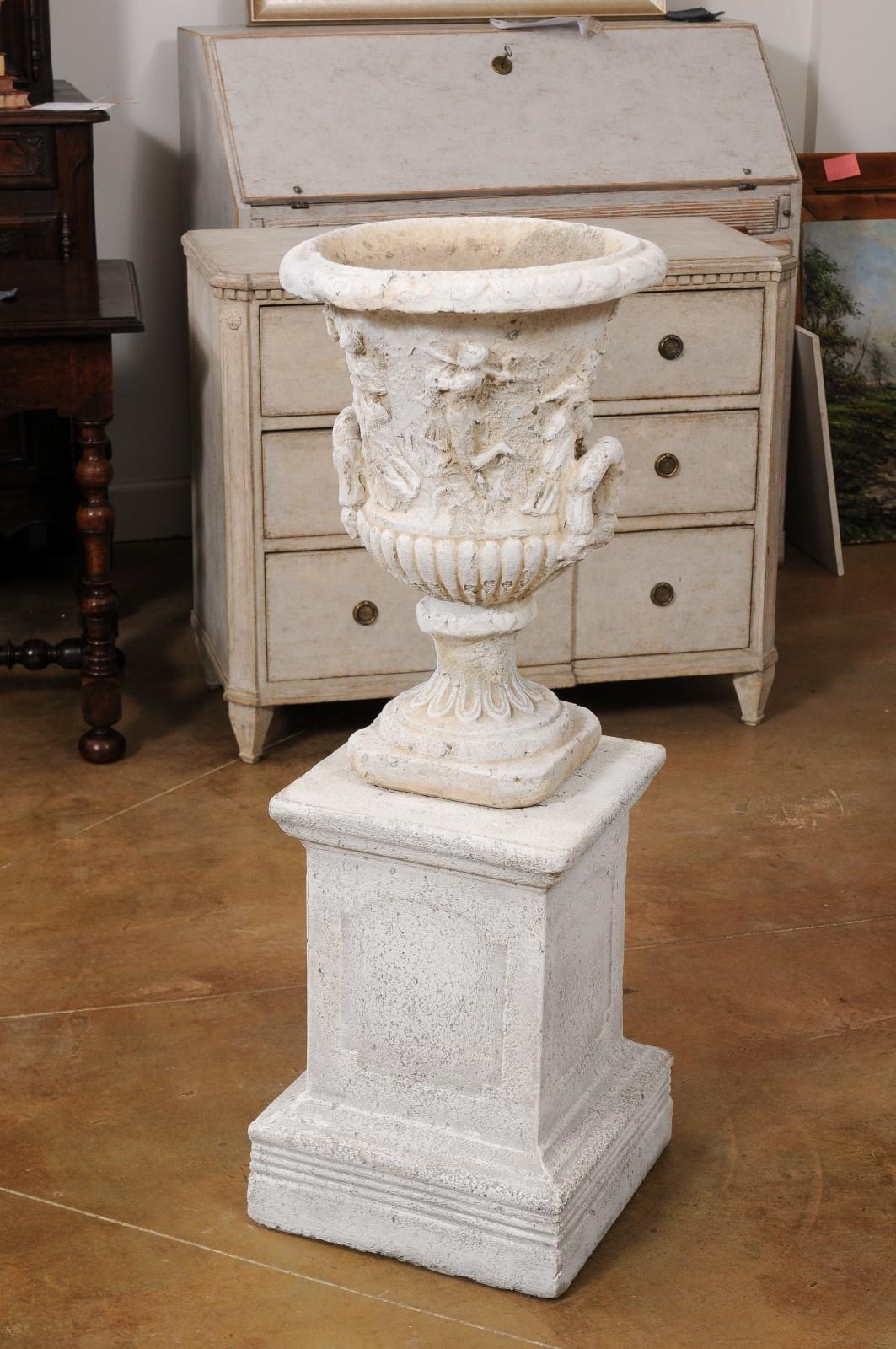 Französische provenzalische Medici-Vase, inspiriert von einer Jardinière mit geschnitzten Szenen, um 1870 im Angebot 4