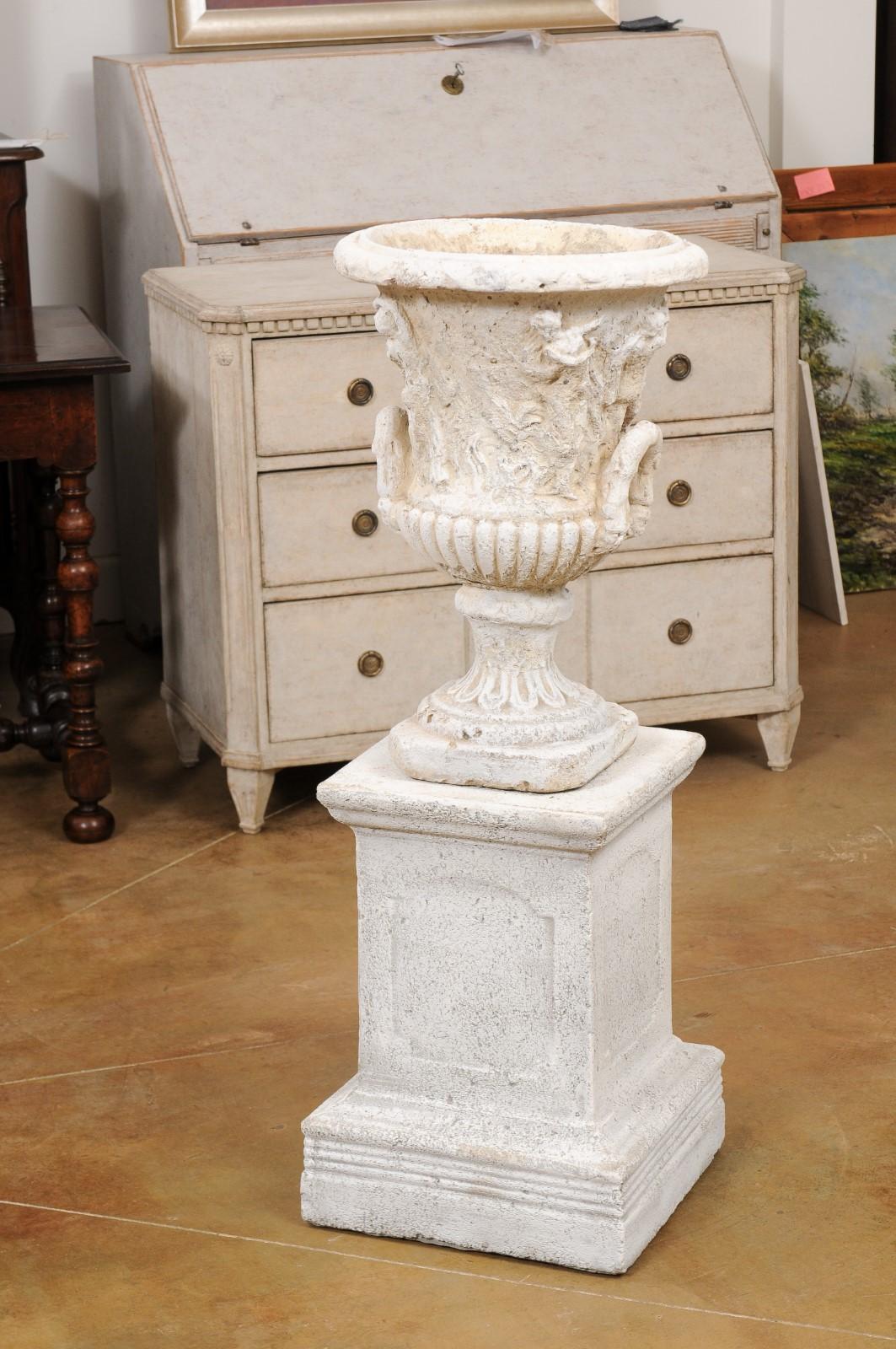 Französische provenzalische Medici-Vase, inspiriert von einer Jardinière mit geschnitzten Szenen, um 1870 im Angebot 1