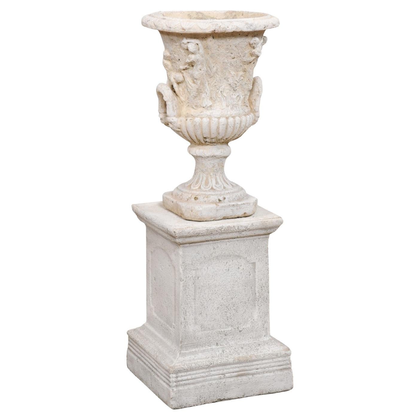 Französische provenzalische Medici-Vase, inspiriert von einer Jardinière mit geschnitzten Szenen, um 1870 im Angebot
