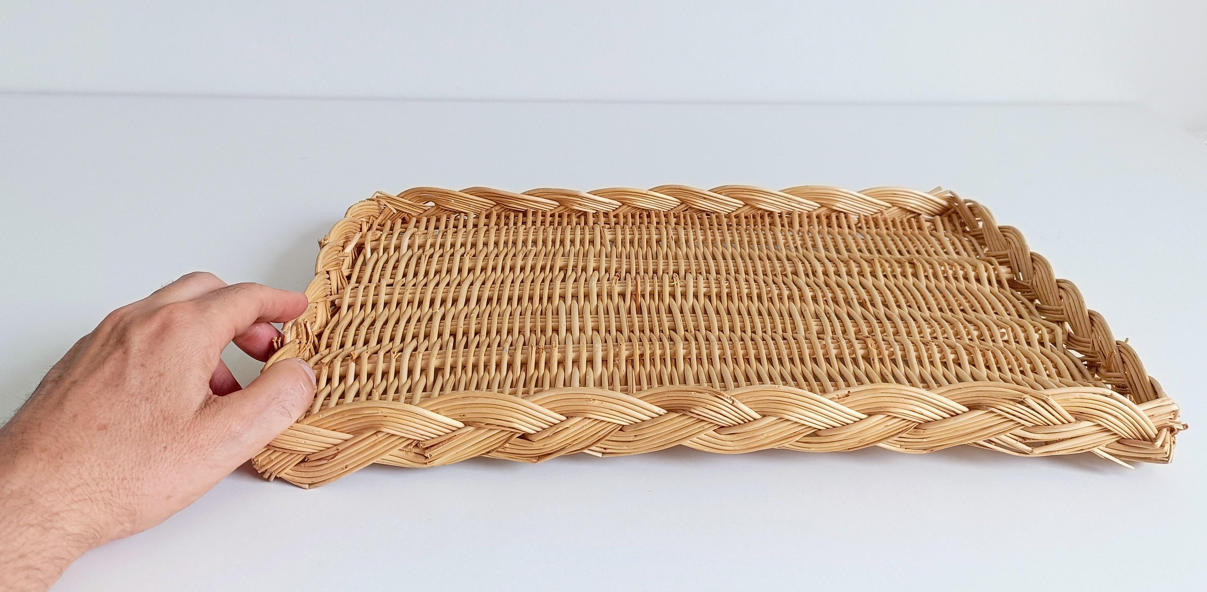 French Provence Rustic Wicker Tray Basket or Centerpiece, France, 20th-C For Sale 7