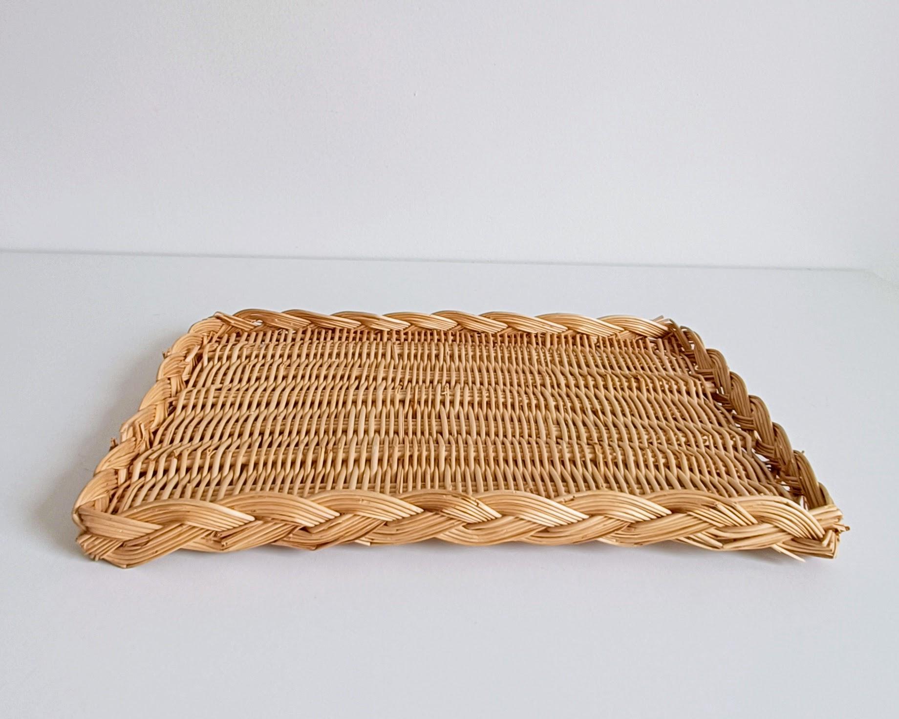 French Provence Rustic Wicker Tray Basket or Centerpiece, France, 20th-C For Sale 8
