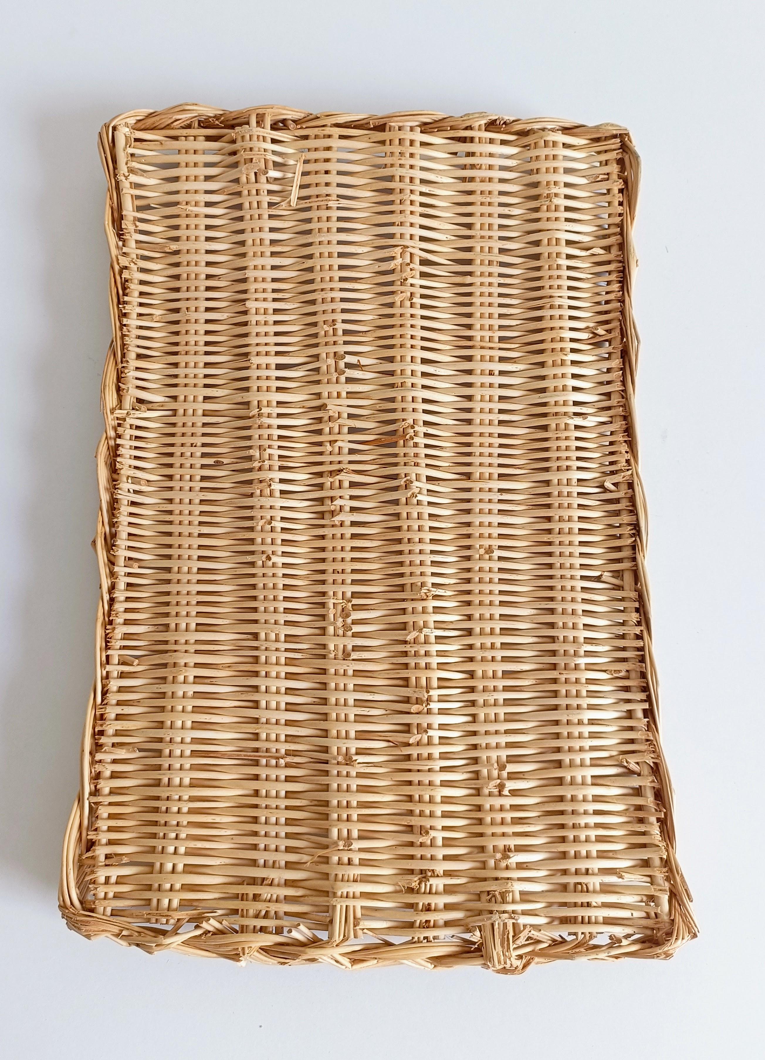 French Provence Rustic Wicker Tray Basket or Centerpiece, France, 20th-C For Sale 13