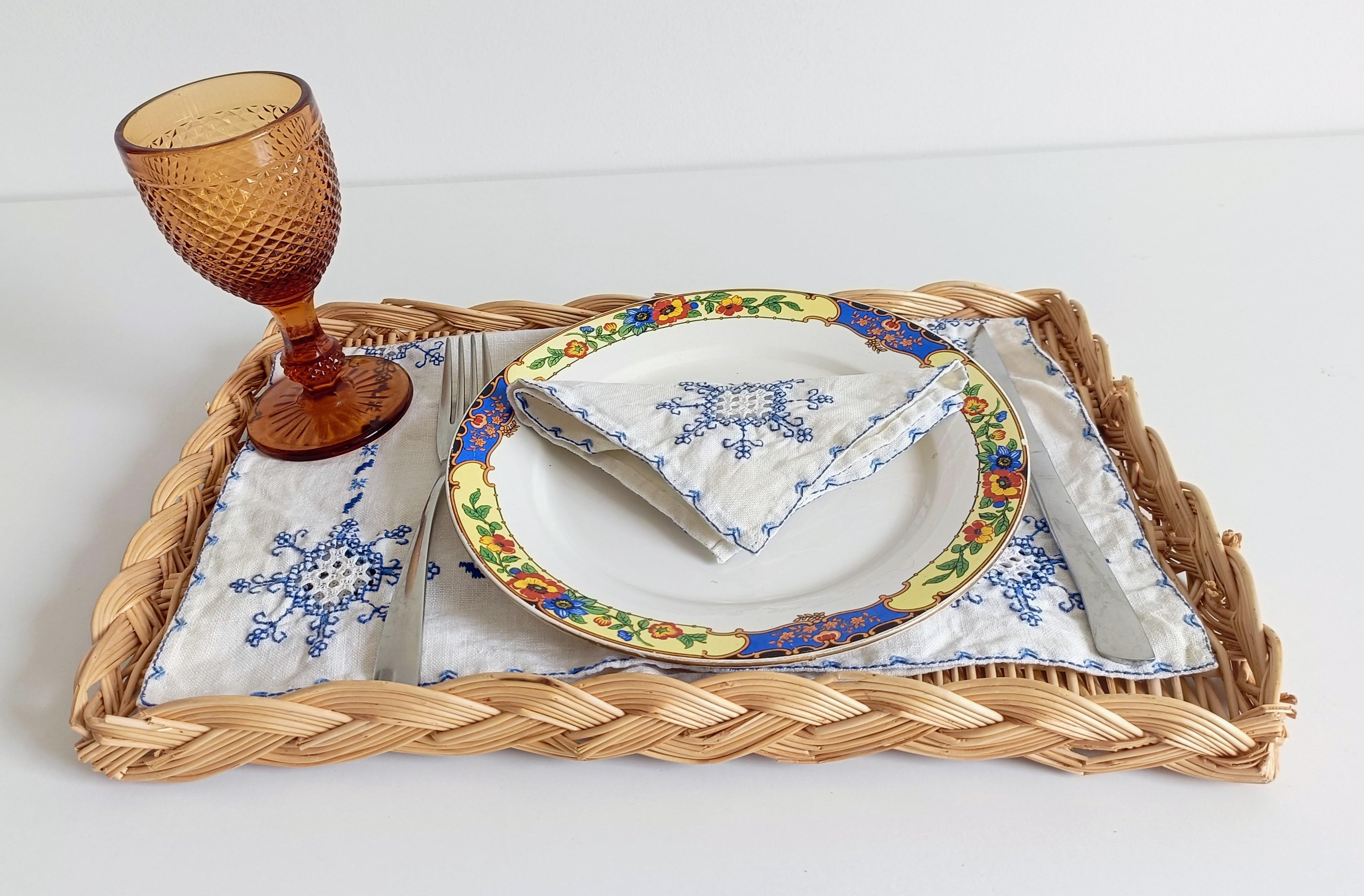 French Provence Rustic Wicker Tray Basket or Centerpiece, France, 20th-C For Sale 5