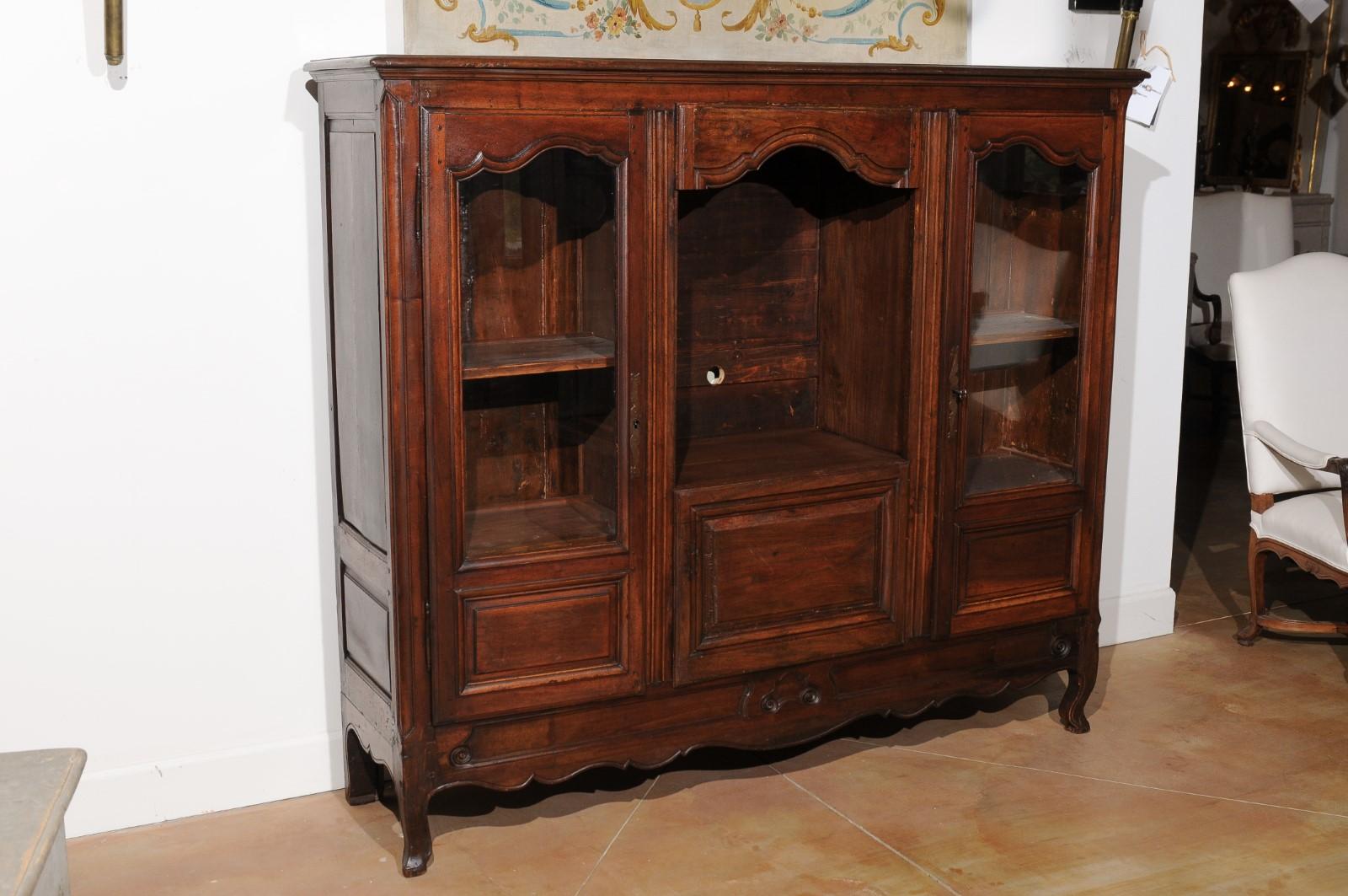 French Provincial 1780s Walnut Bibliothèque with Glass Doors and Open Shelf 5