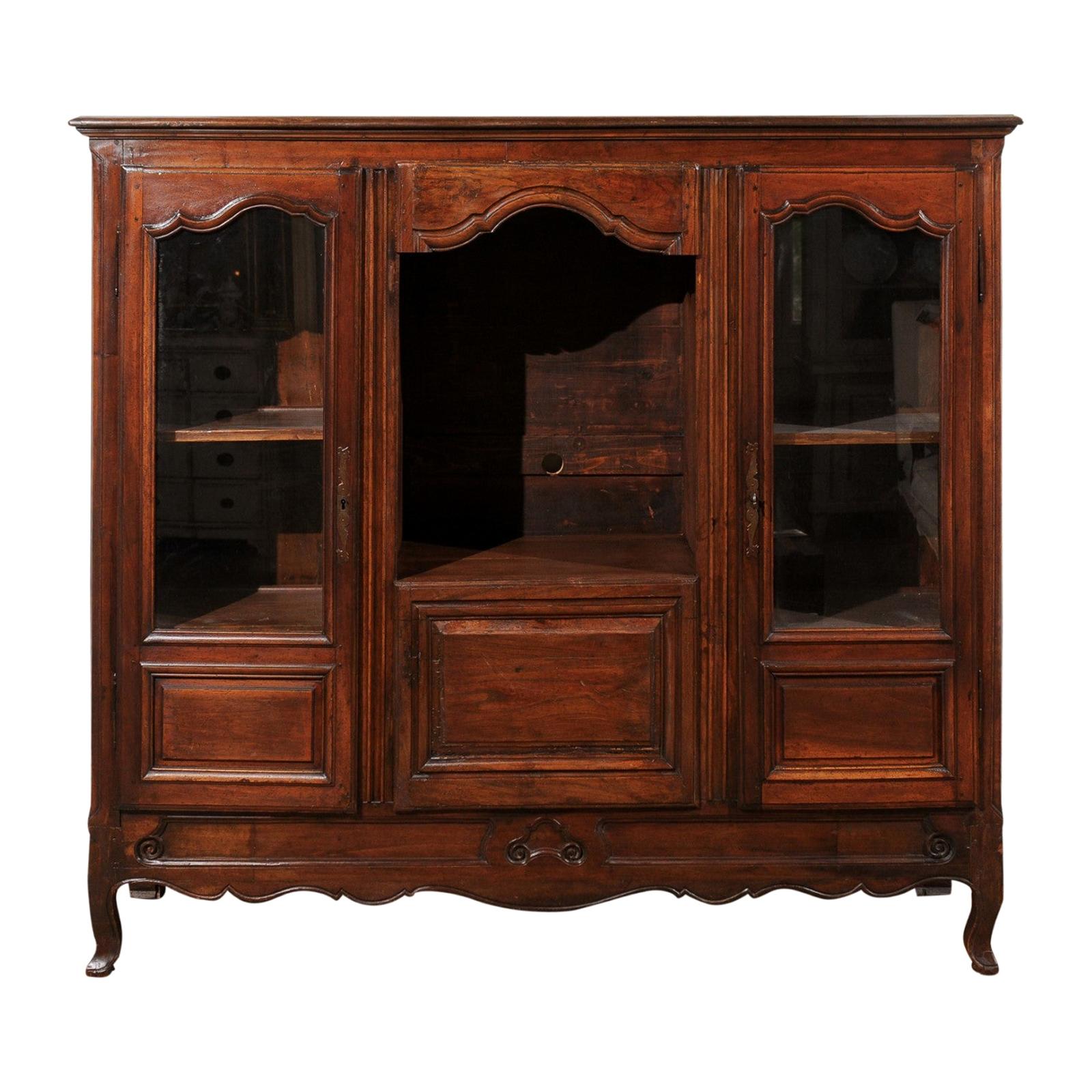 French Provincial 1780s Walnut Bibliothèque with Glass Doors and Open Shelf