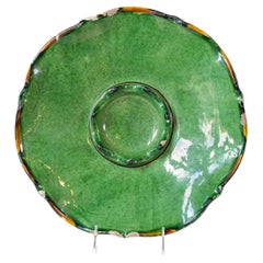 Piatto Hors d'Œuvres in vetro verde della provincia francese del 1850 con bordi smerlati