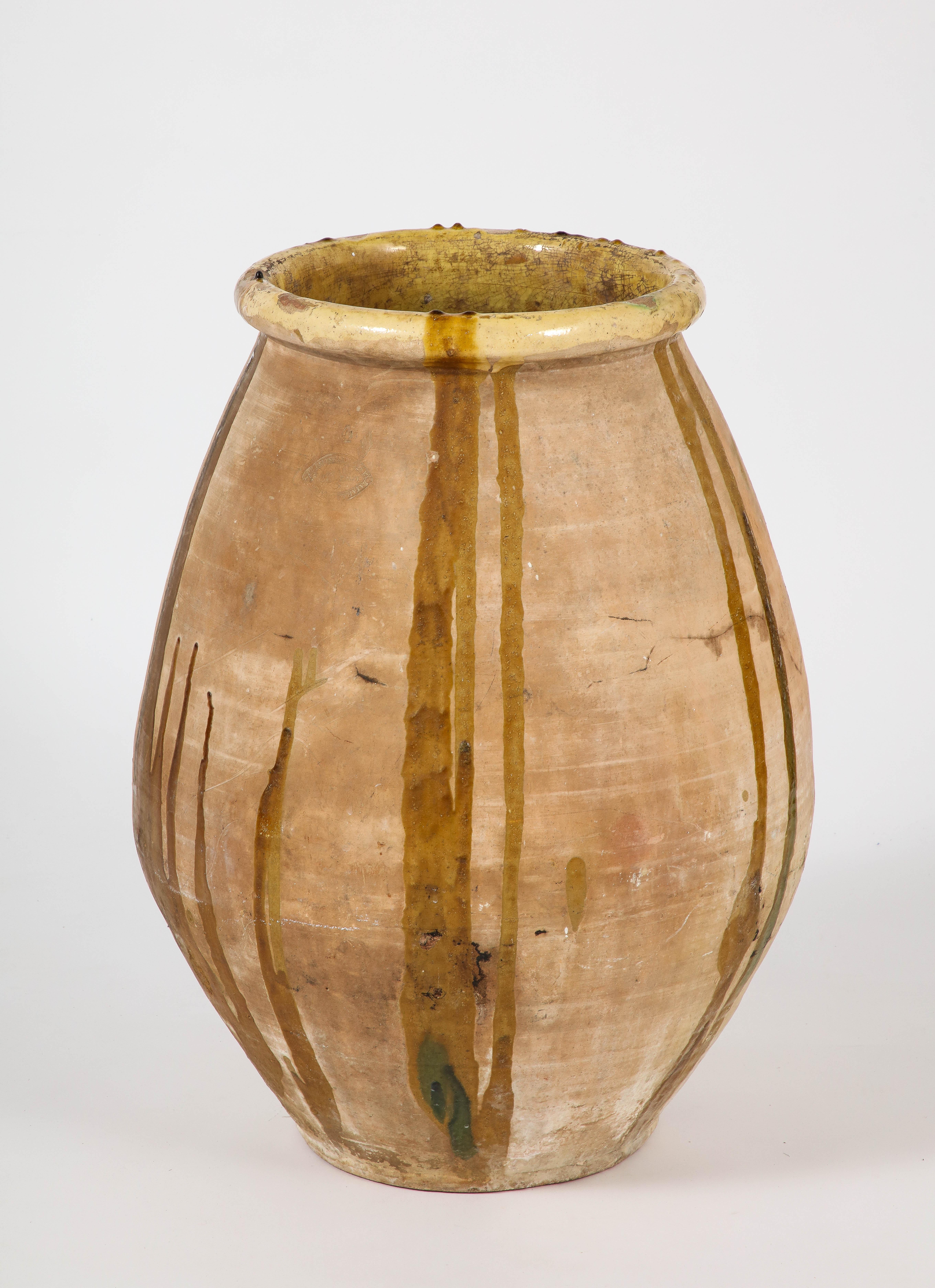 Französische Provinz 18. Jahrhundert Terrakotta Olivenöl Biot Jar mit Glasur im Angebot 6