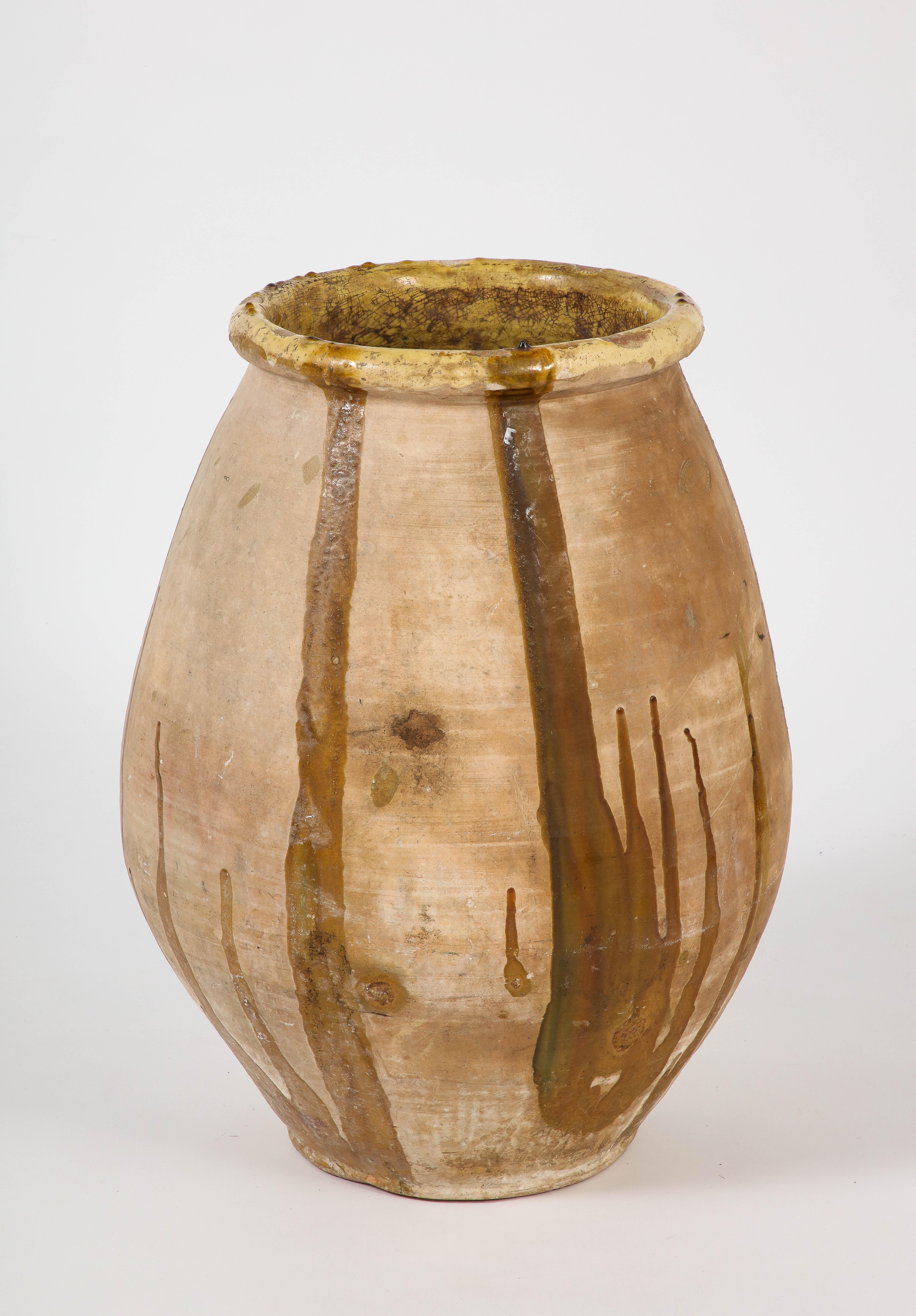 Französische Provinz 18. Jahrhundert Terrakotta Olivenöl Biot Jar mit Glasur im Angebot 10