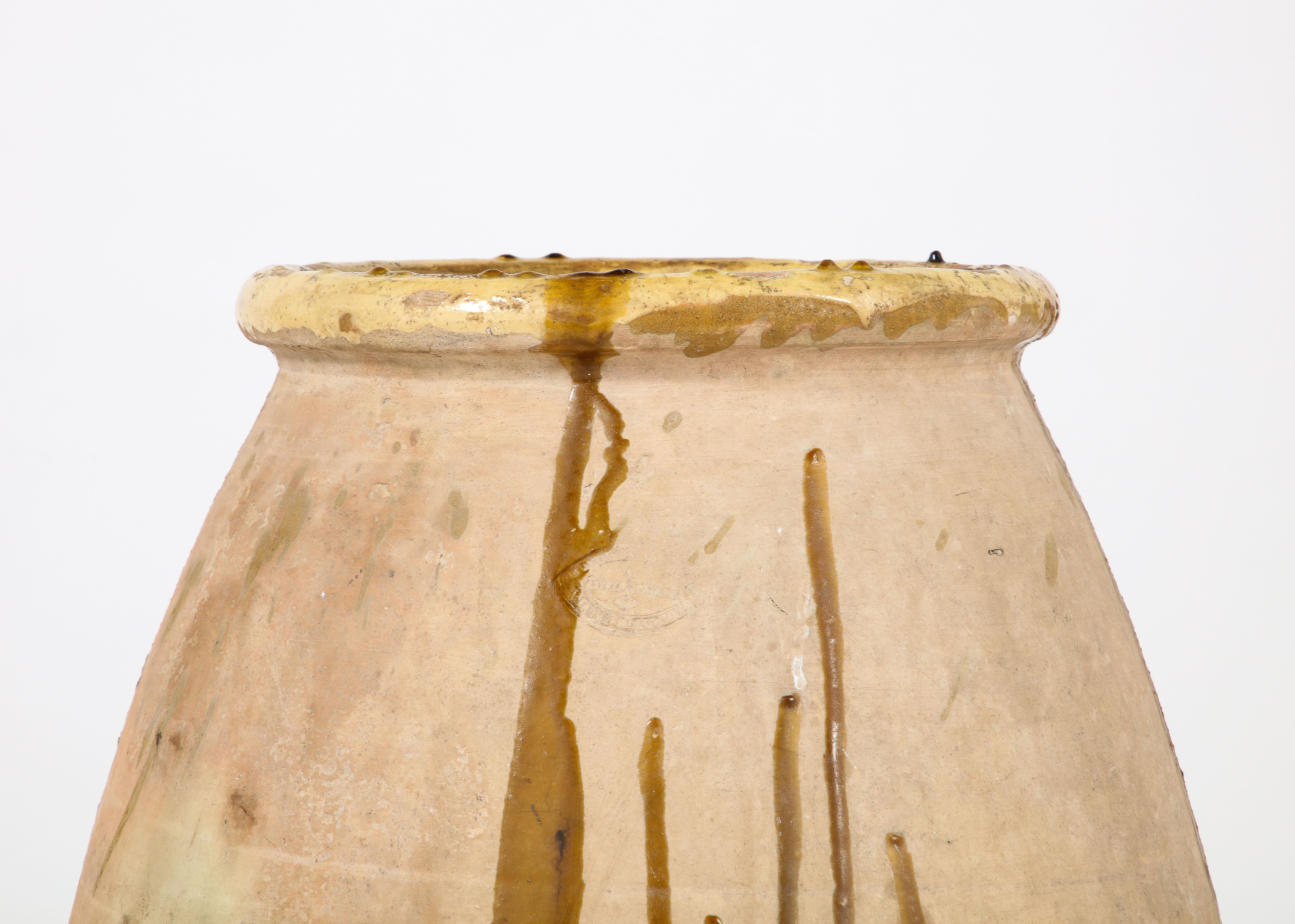 Französische Provinz 18. Jahrhundert Terrakotta Olivenöl Biot Jar mit Glasur im Zustand „Gut“ im Angebot in New York, NY