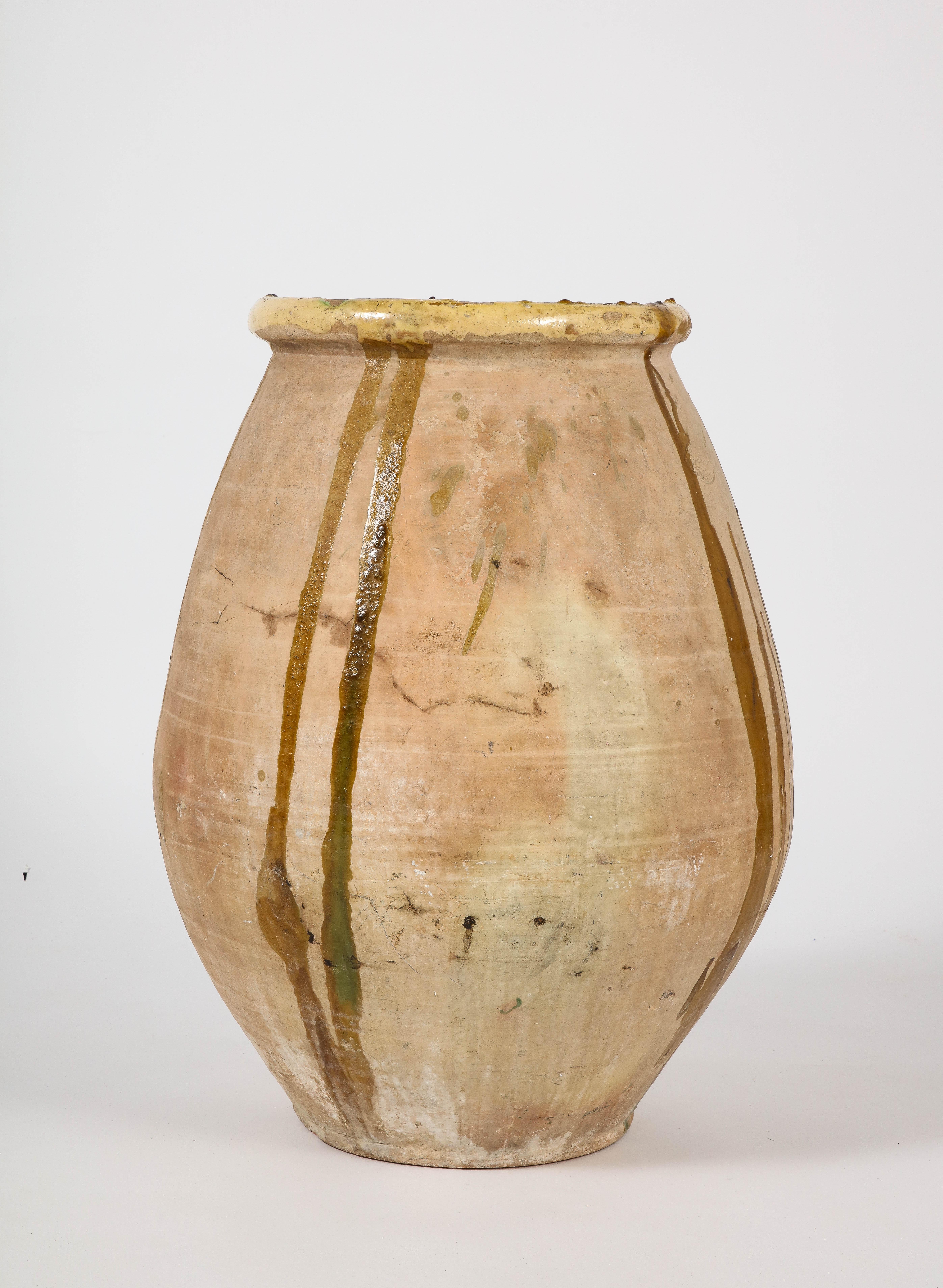 Französische Provinz 18. Jahrhundert Terrakotta Olivenöl Biot Jar mit Glasur im Angebot 3