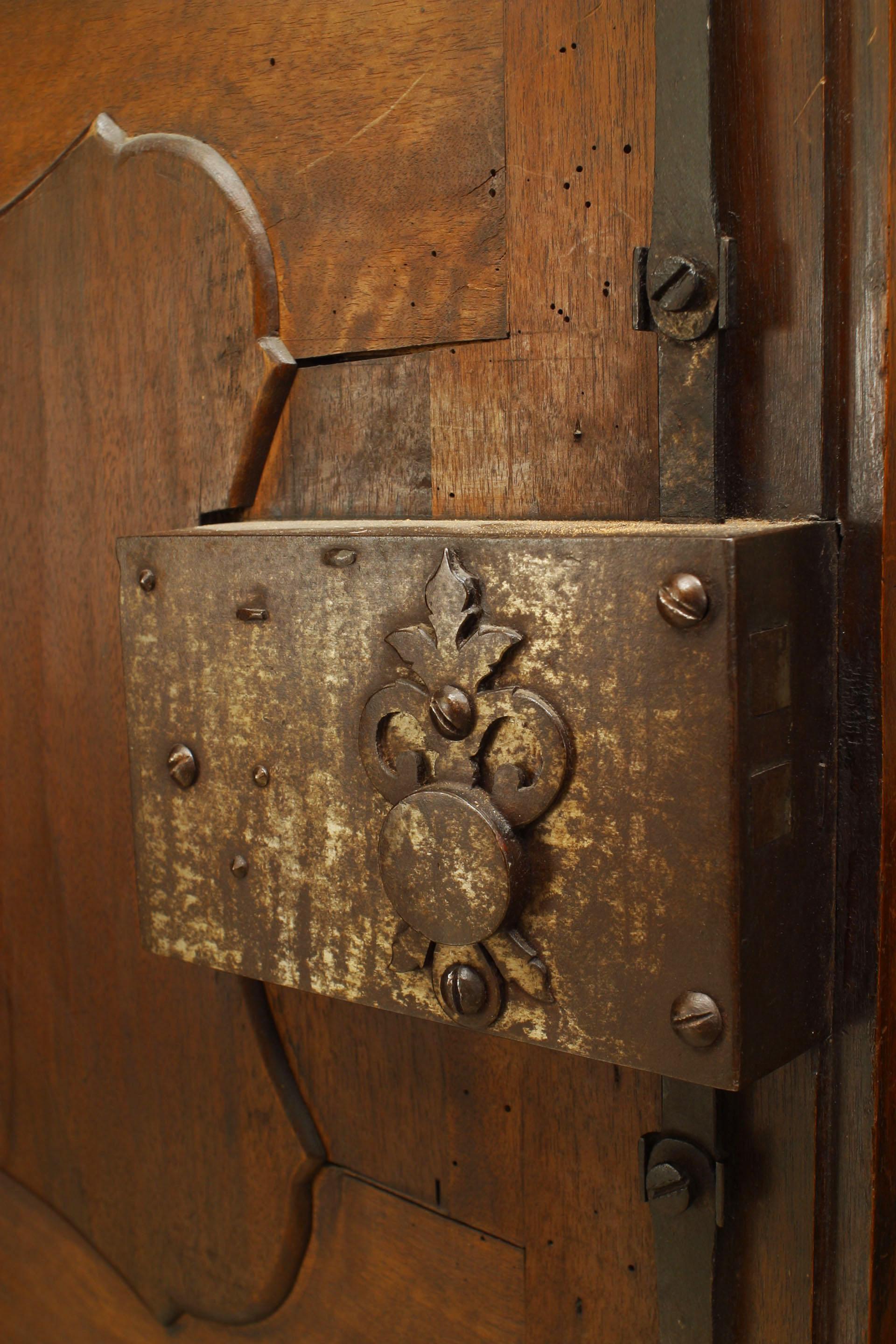 armoire french provincial