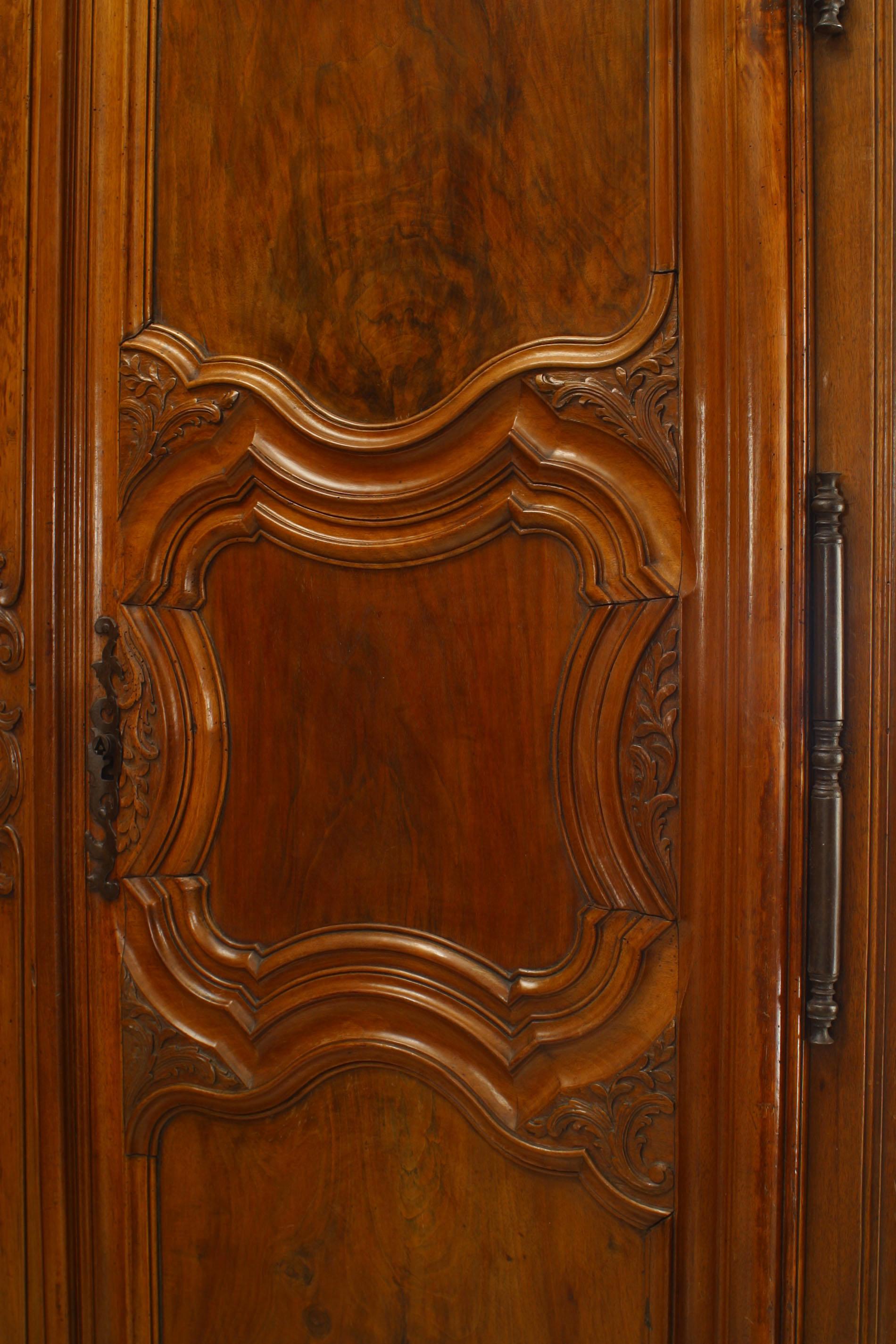 French Provincial 18th Century Walnut Armoire In Good Condition For Sale In Queens, NY