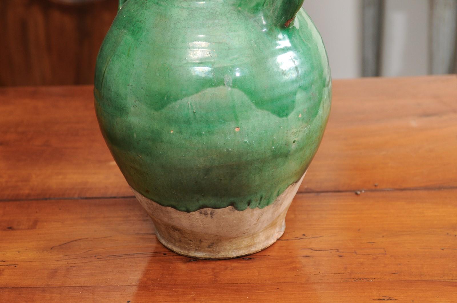 Français Pichet en poterie vernissée verte vieillie du 19ème siècle avec cuillère en vente