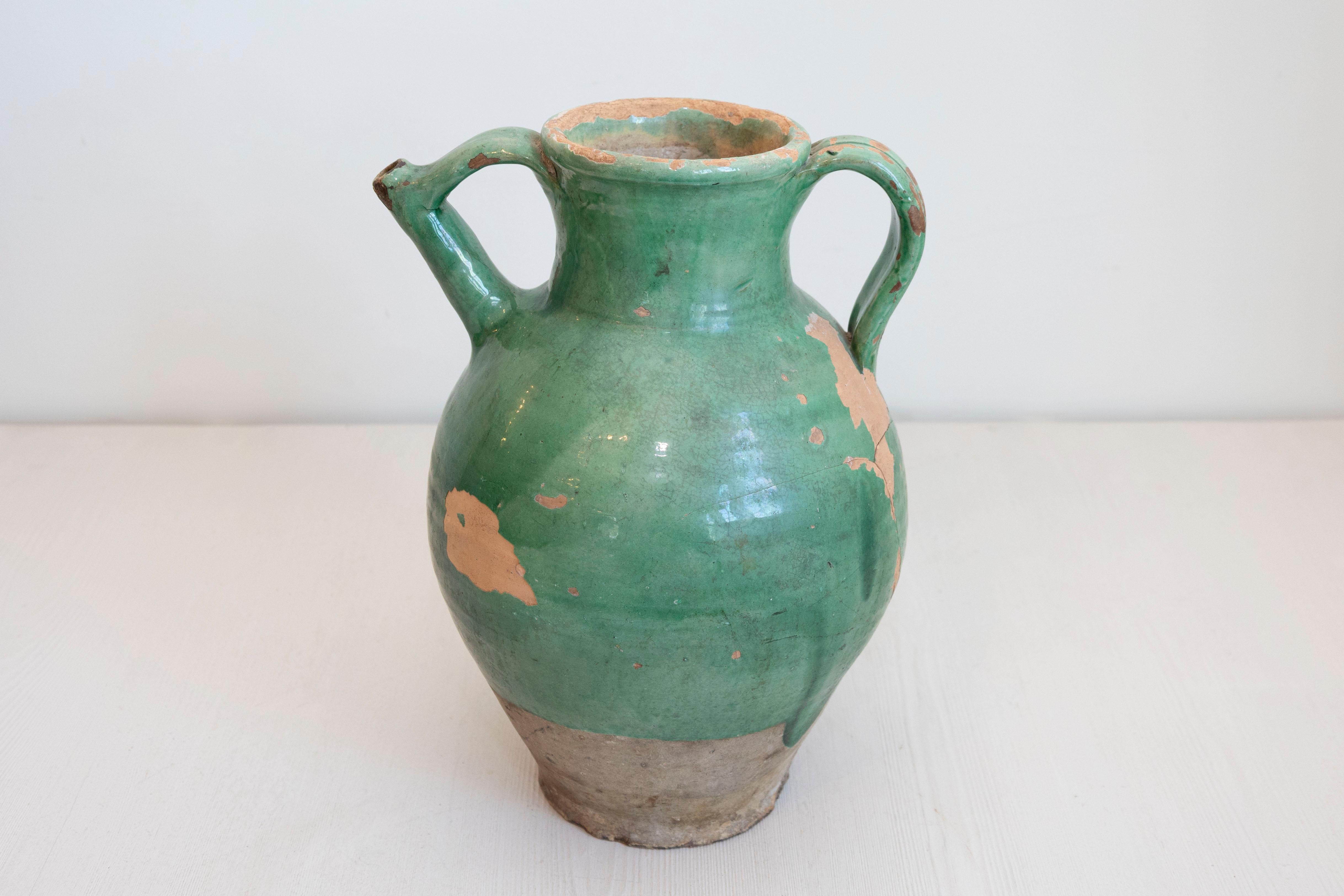 Jarra con pico de cerámica esmaltada verde envejecida de la provincia francesa del siglo XIX en Bueno estado para la venta en Atlanta, GA