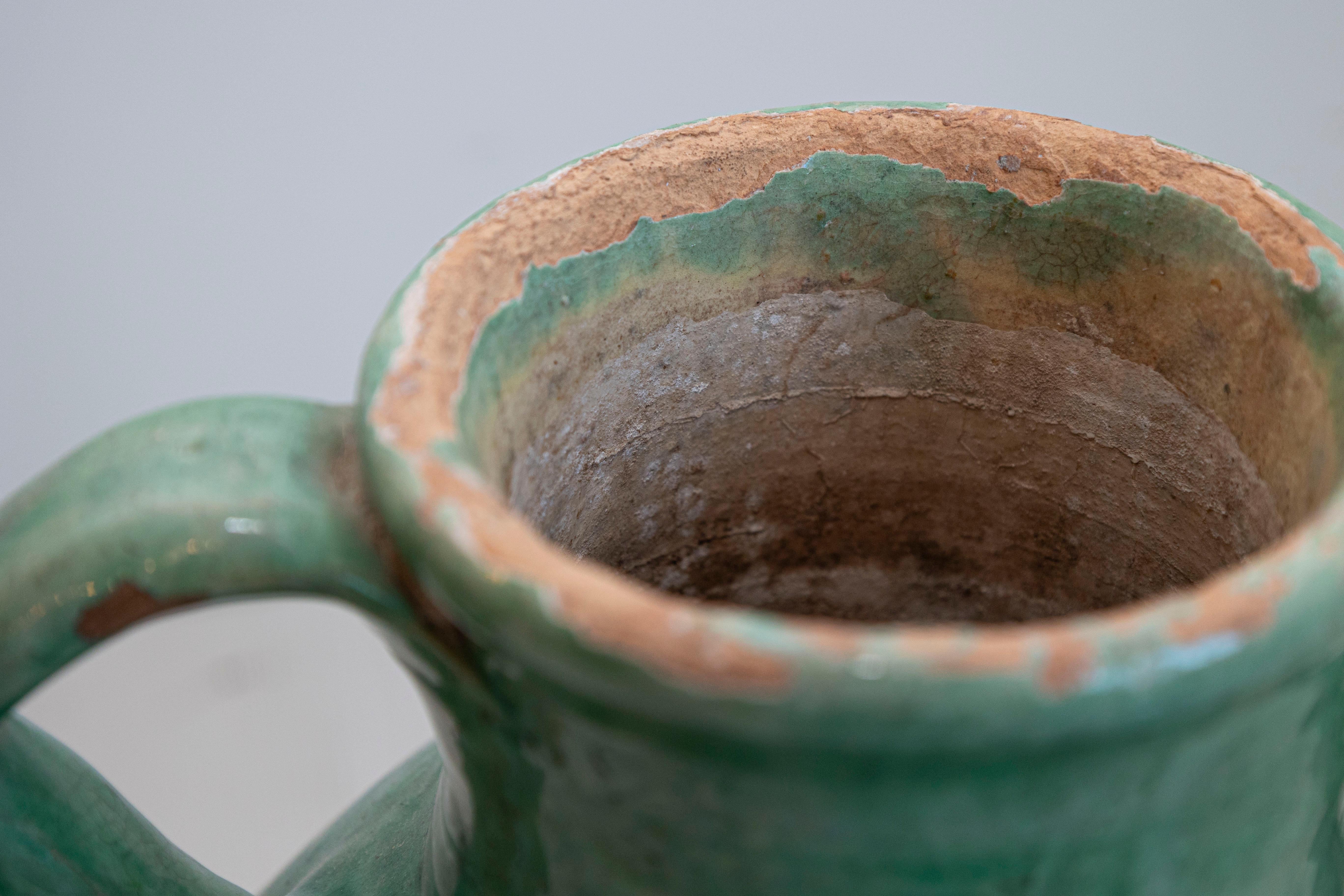Jarra con pico de cerámica esmaltada verde envejecida de la provincia francesa del siglo XIX Alfarería en venta