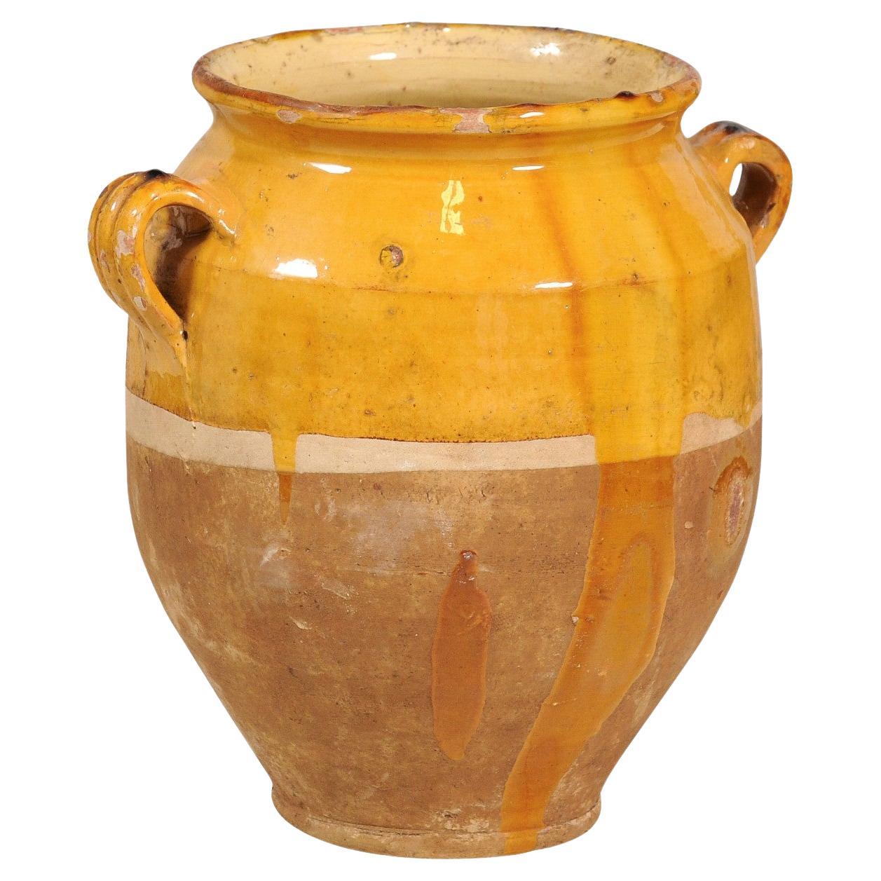 Pot à Confit Provincial Français du 19ème siècle à double poignée avec glaçure jaune