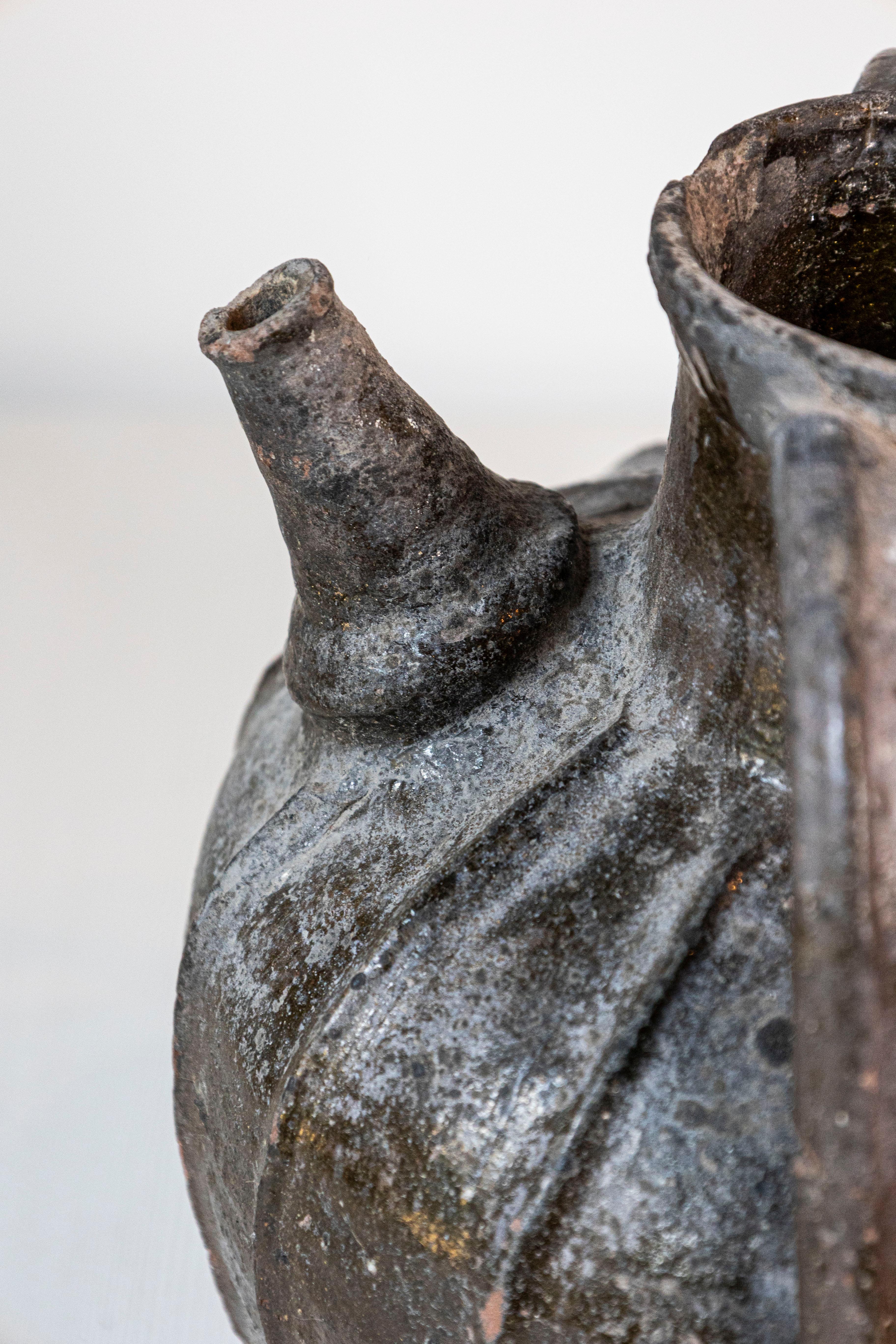 Brocca per versare in ceramica smaltata della Provincia francese del XIX secolo con due manici In condizioni buone in vendita a Atlanta, GA