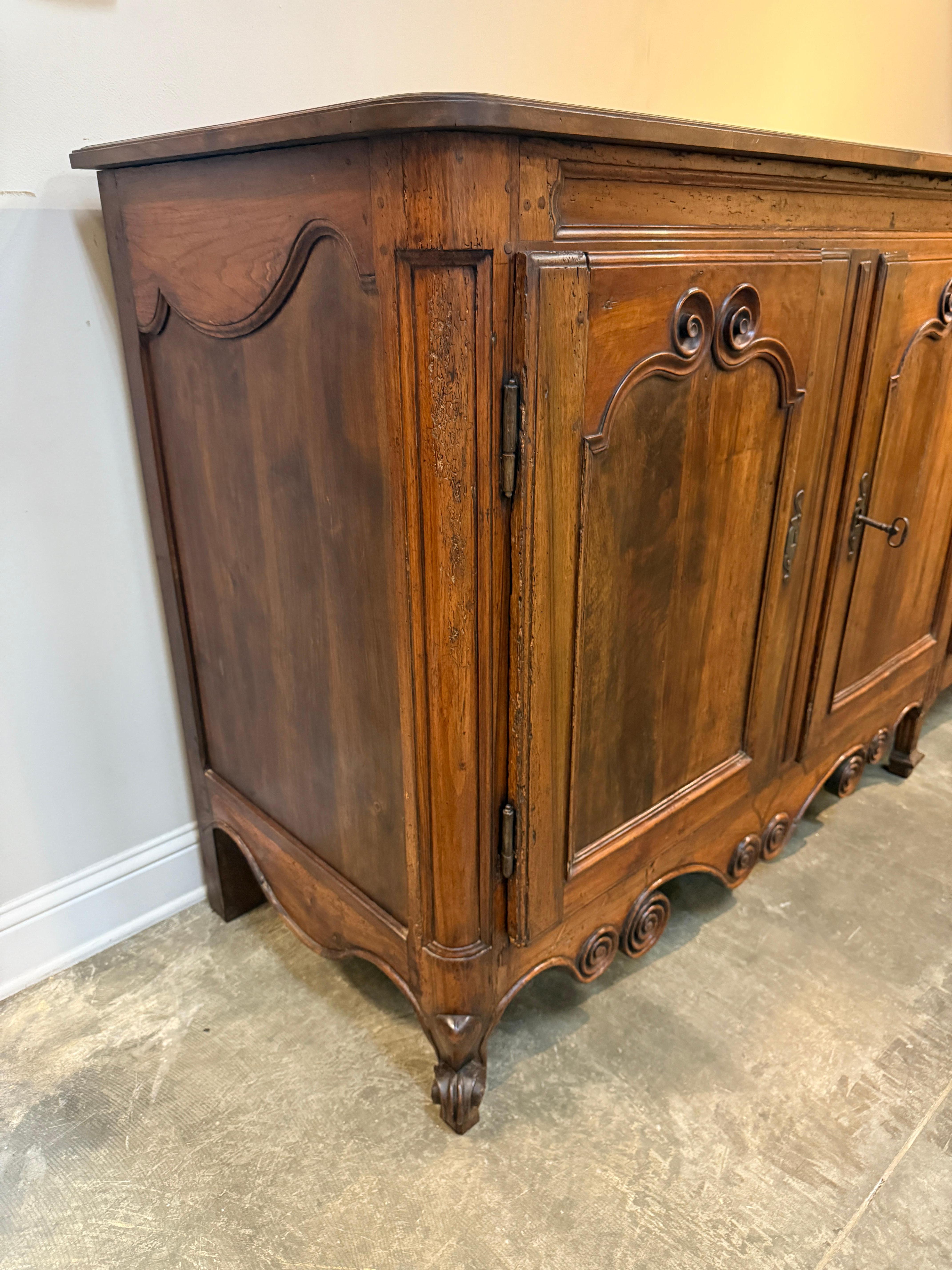 Luigi XV Buffet provinciale francese del XIX secolo in stile Grand Louis XV in vendita