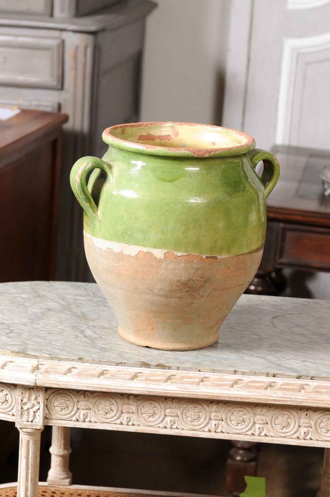 French Provincial 19th Century Green Glazed Confit Pot with Lateral Handles In Good Condition In Atlanta, GA