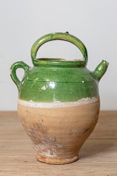 Grün glasierter Krug im französischen Stil des 19. Jahrhunderts mit verwitterter Patina
