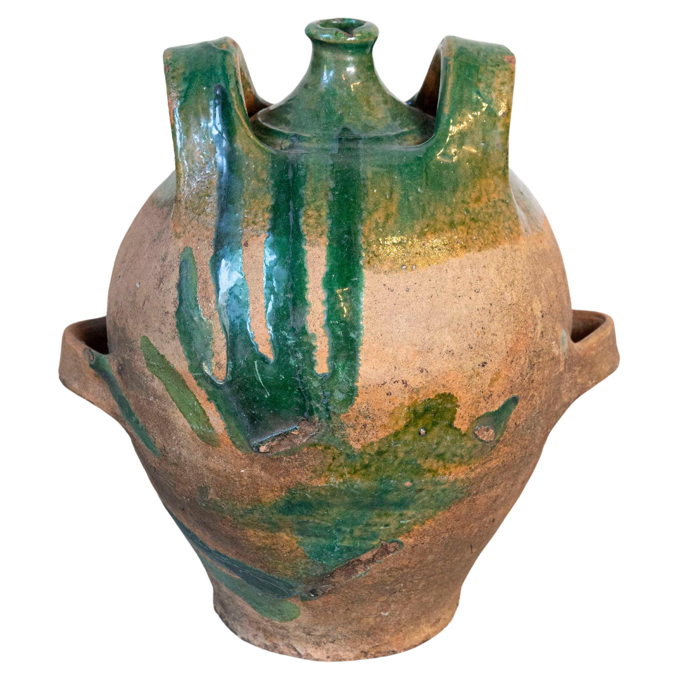 Jarra de cerámica esmaltada verde del siglo XIX de estilo provincial francés con dos asas