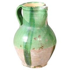 Cruche provinciale française du 19e siècle en poterie émaillée verte avec anse et bec verseur
