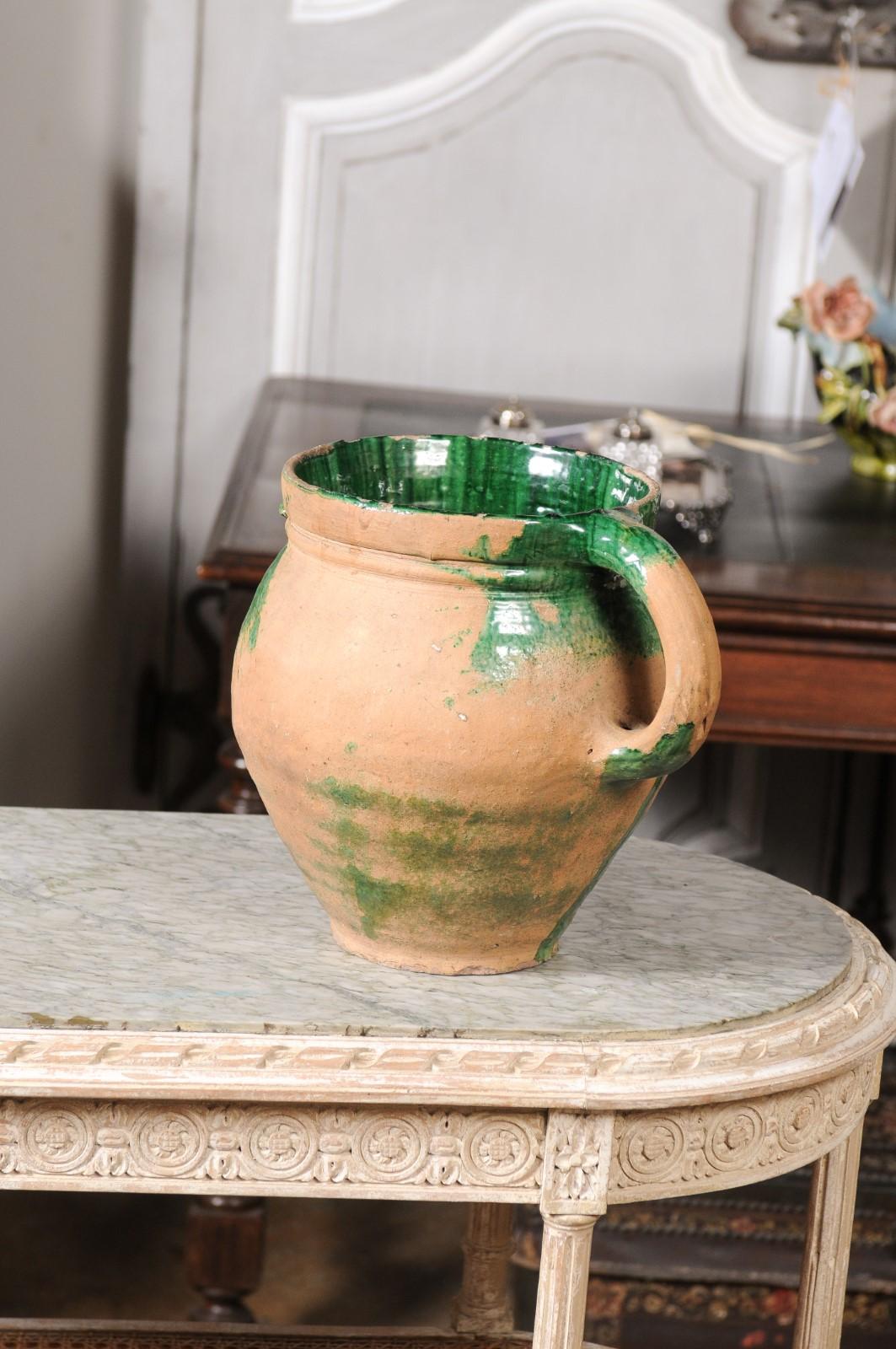 Poterie provinciale française du 19ème siècle avec glaçure verte et poignée arrière Bon état à Atlanta, GA