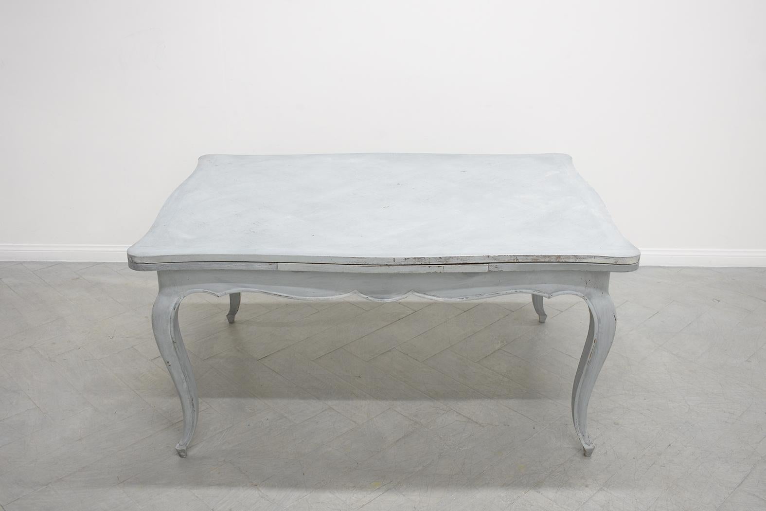 Early 1900s French Provincial Pale Grey Dining Table In Good Condition For Sale In Los Angeles, CA