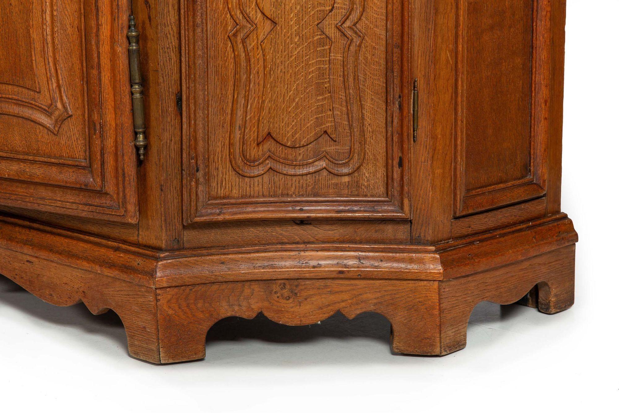French Provincial Antique Oak and Marble Buffet Sideboard Cabinet ca. 1880 For Sale 16