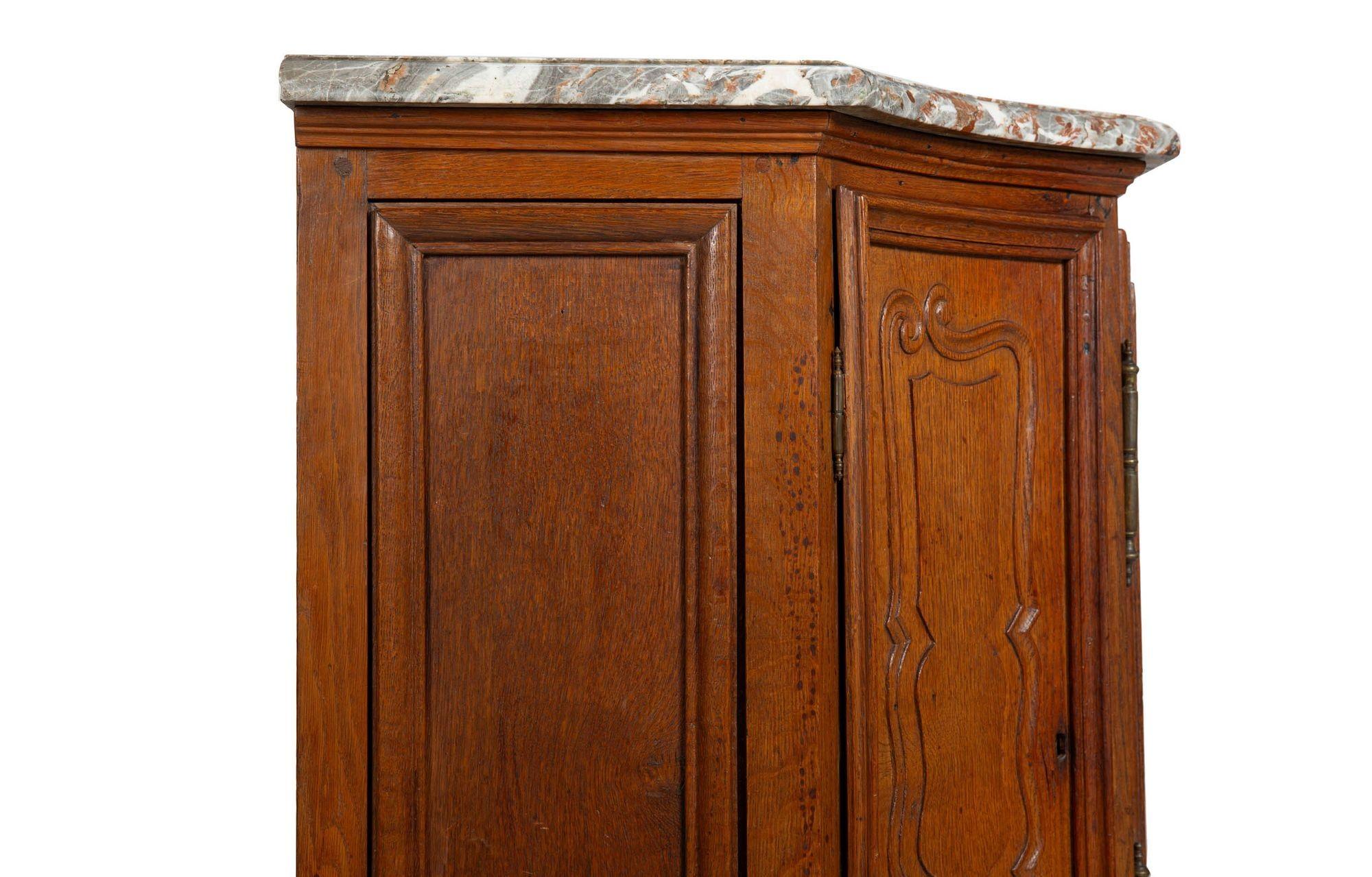 French Provincial Antique Oak and Marble Buffet Sideboard Cabinet ca. 1880 For Sale 5