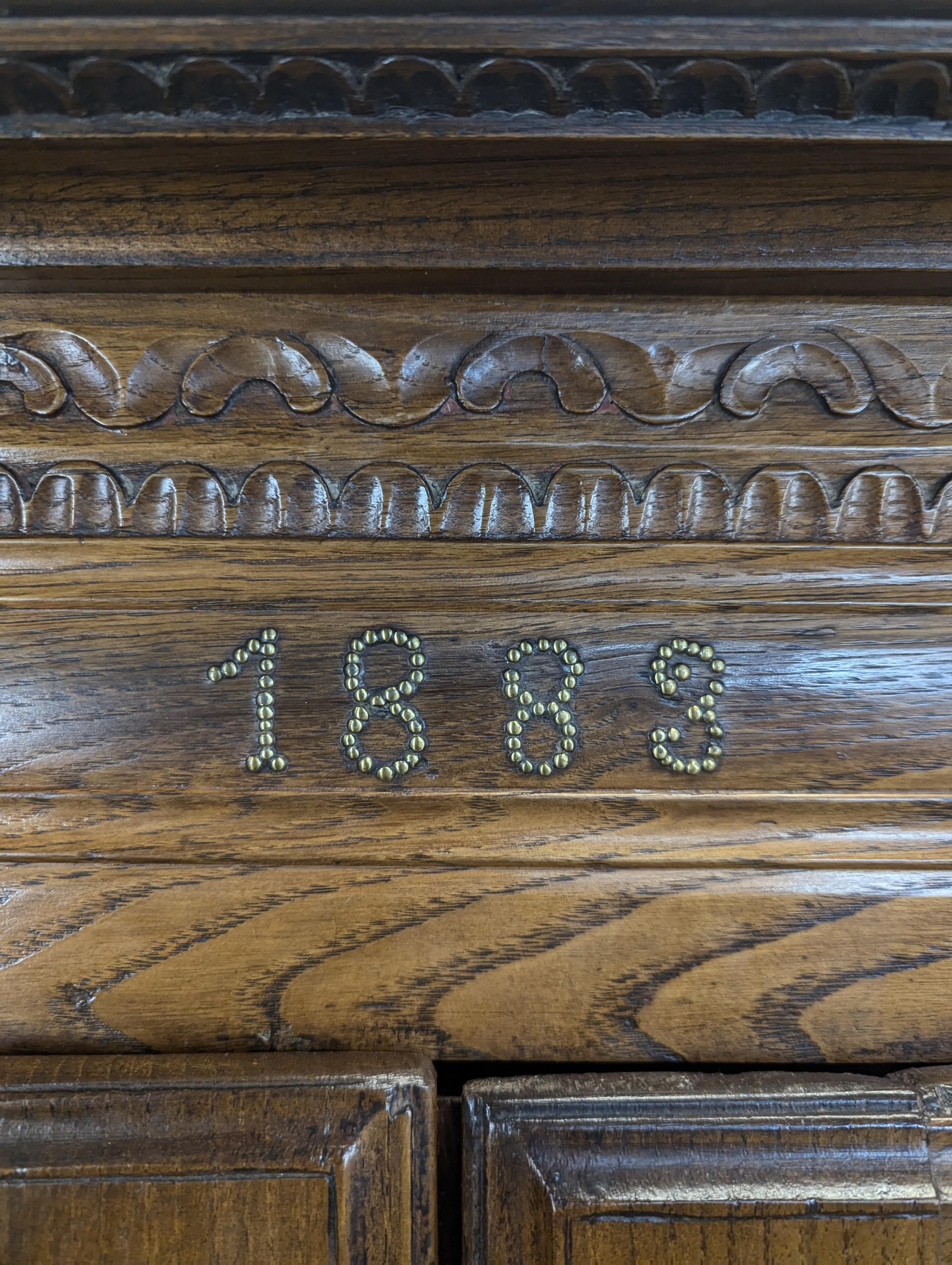 Fine XIX secolo Armoire provinciale francese  Datato 1883  Walnut Wood  Francia in vendita