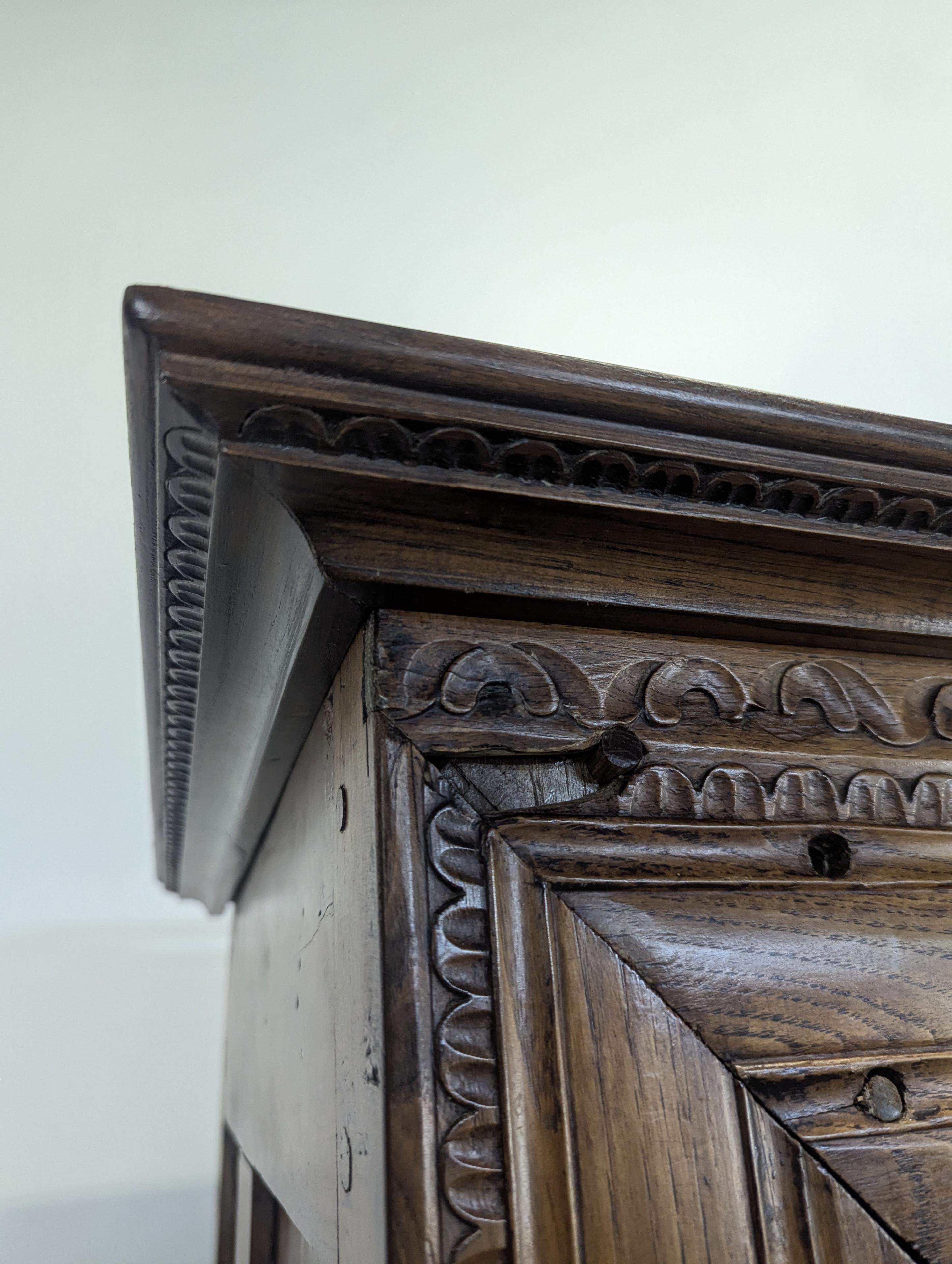 Armoire provinciale francese  Datato 1883  Walnut Wood  Francia in vendita 1