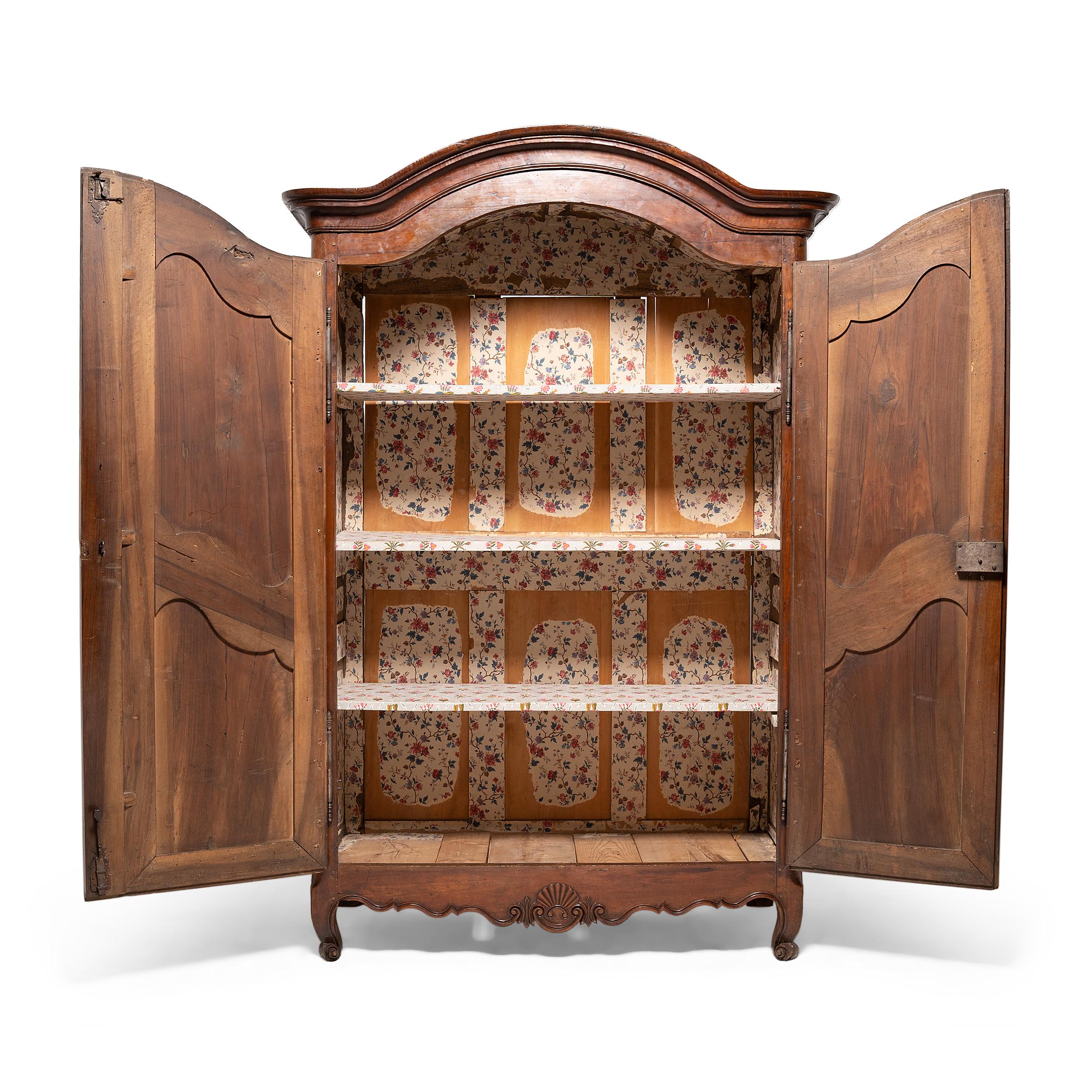 French Provincial Armoire with Arched Top, circa 1750 In Good Condition For Sale In Chicago, IL