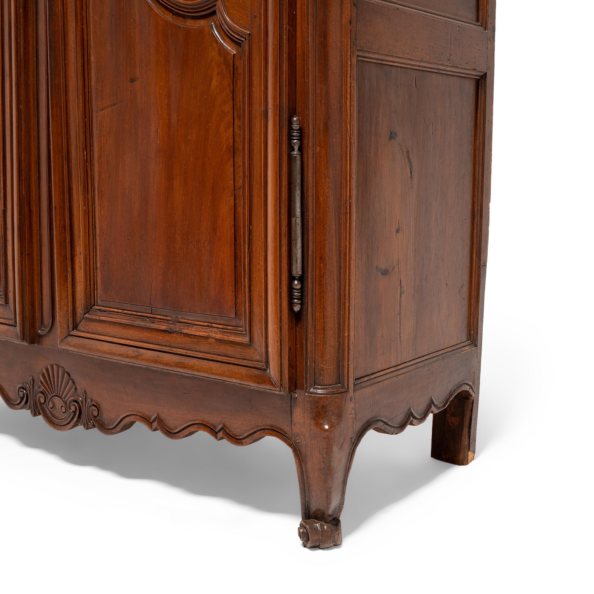 French Provincial Armoire with Arched Top, circa 1750 For Sale 1
