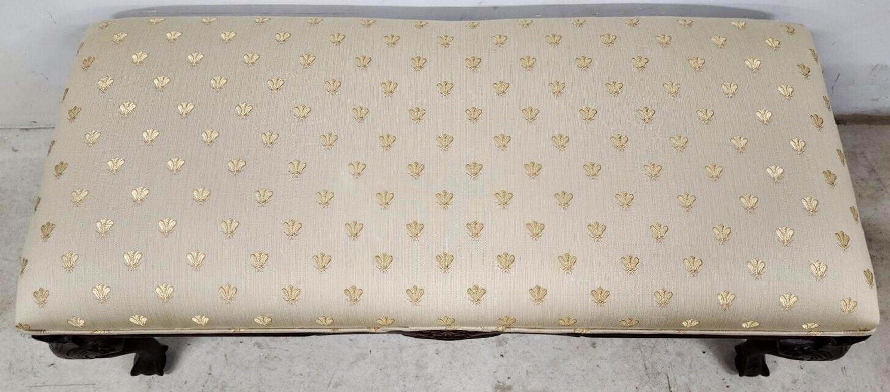 French Provincial Bench Louis XV with Bee Fabric by Andre Originals In Good Condition In Lake Worth, FL