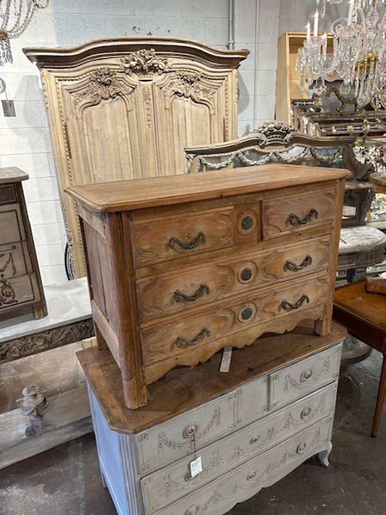 French Provincial Bleached Oak Commode In Good Condition For Sale In Dallas, TX